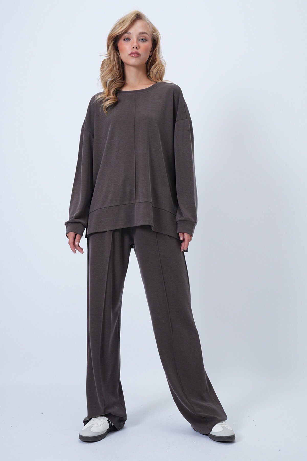 Bisiklet Yaka Önü Nervür Dikişli Uzun Sweatshirt Ve Çımalı Cepli Pantolon Takım