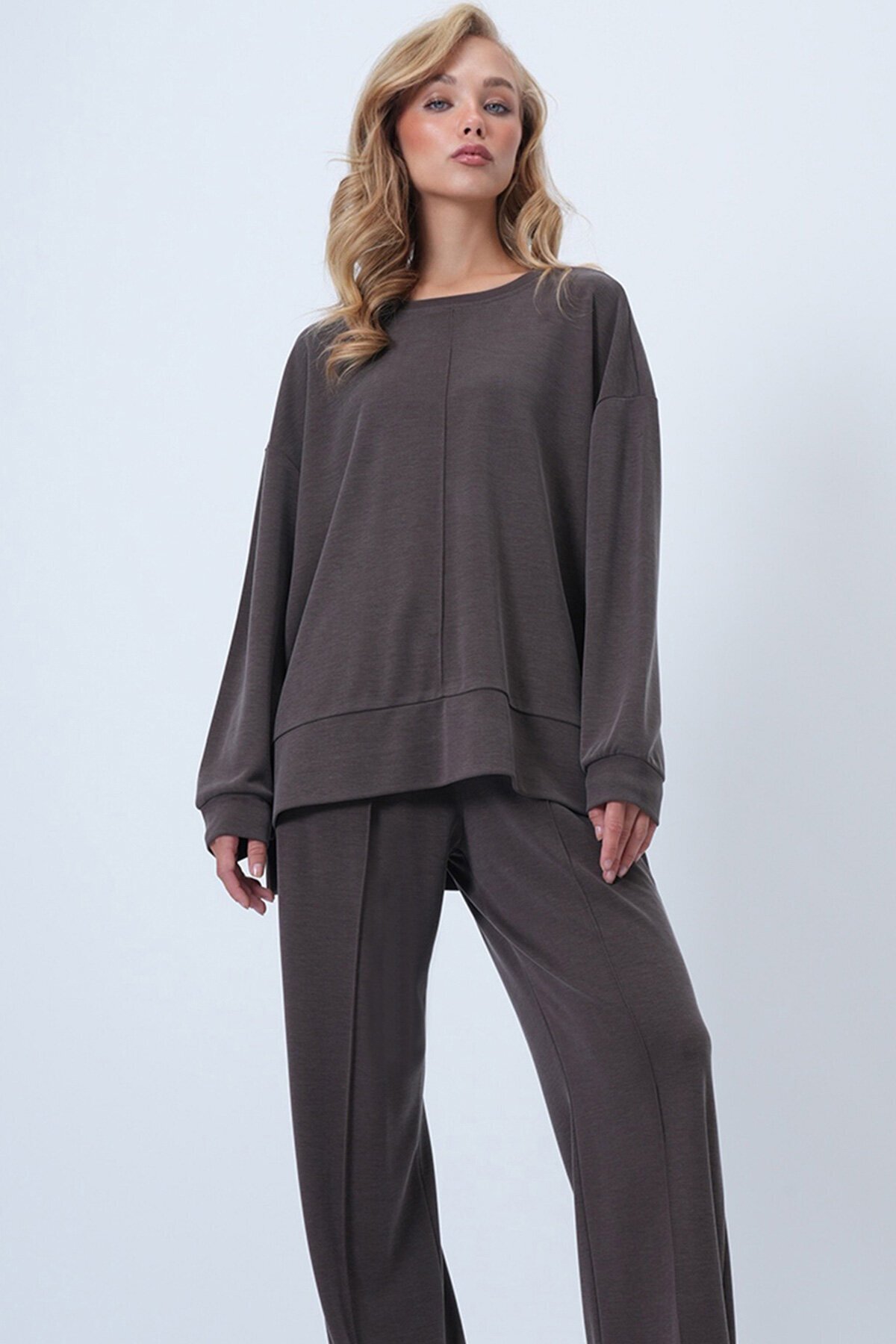 Bisiklet Yaka Önü Nervür Dikişli Uzun Sweatshirt Ve Çımalı Cepli Pantolon Takım