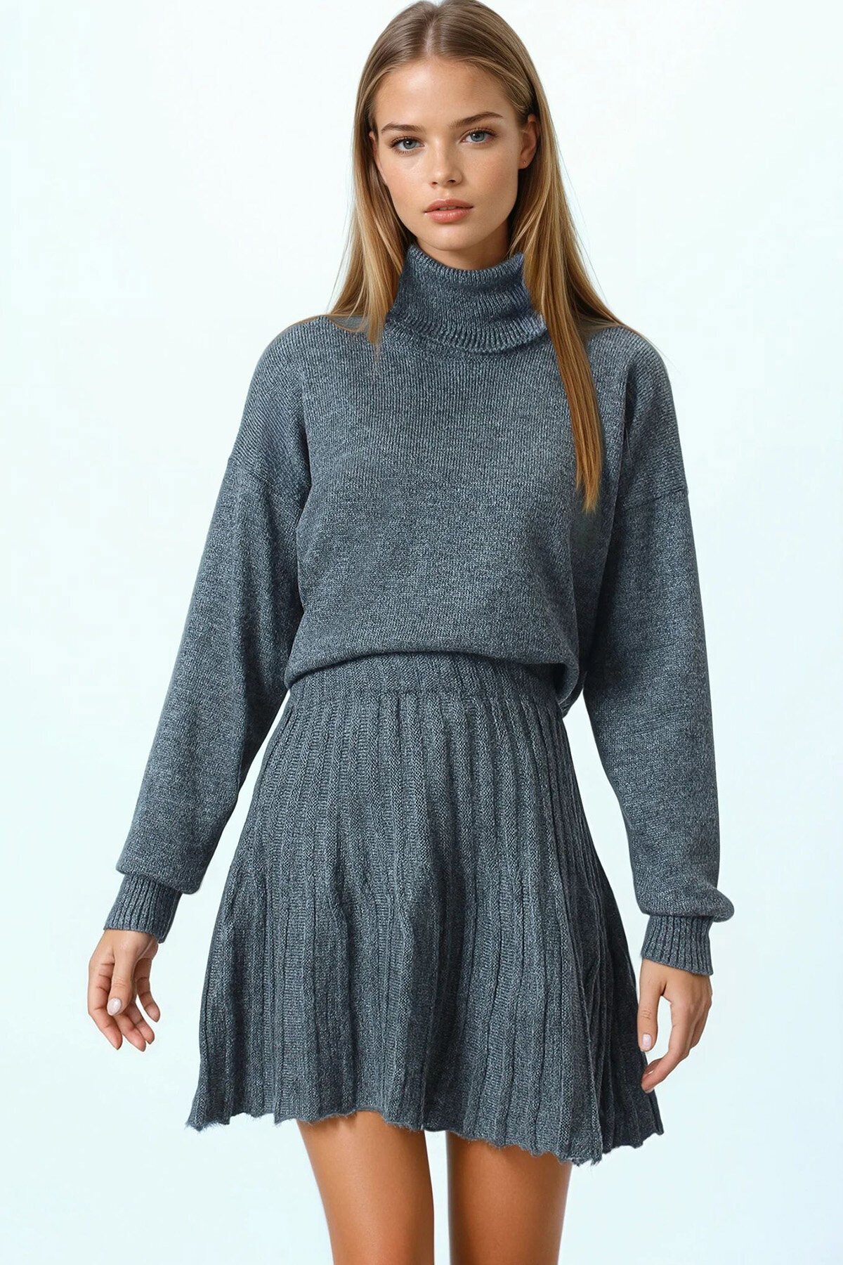 Boğazlı Kazak Ve Beli Lastikli Pileli Mini Etek Triko Takım