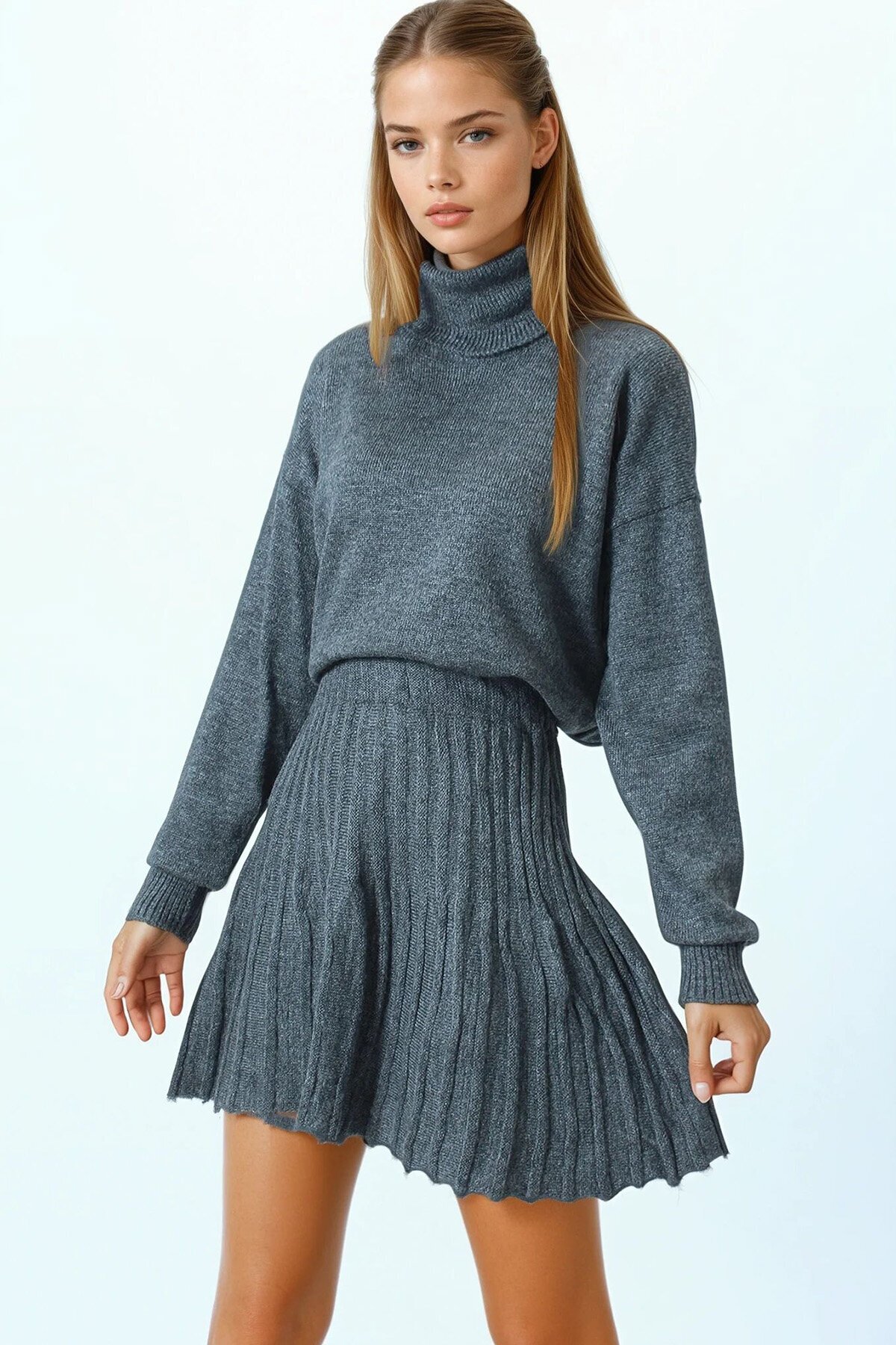 Boğazlı Kazak Ve Beli Lastikli Pileli Mini Etek Triko Takım