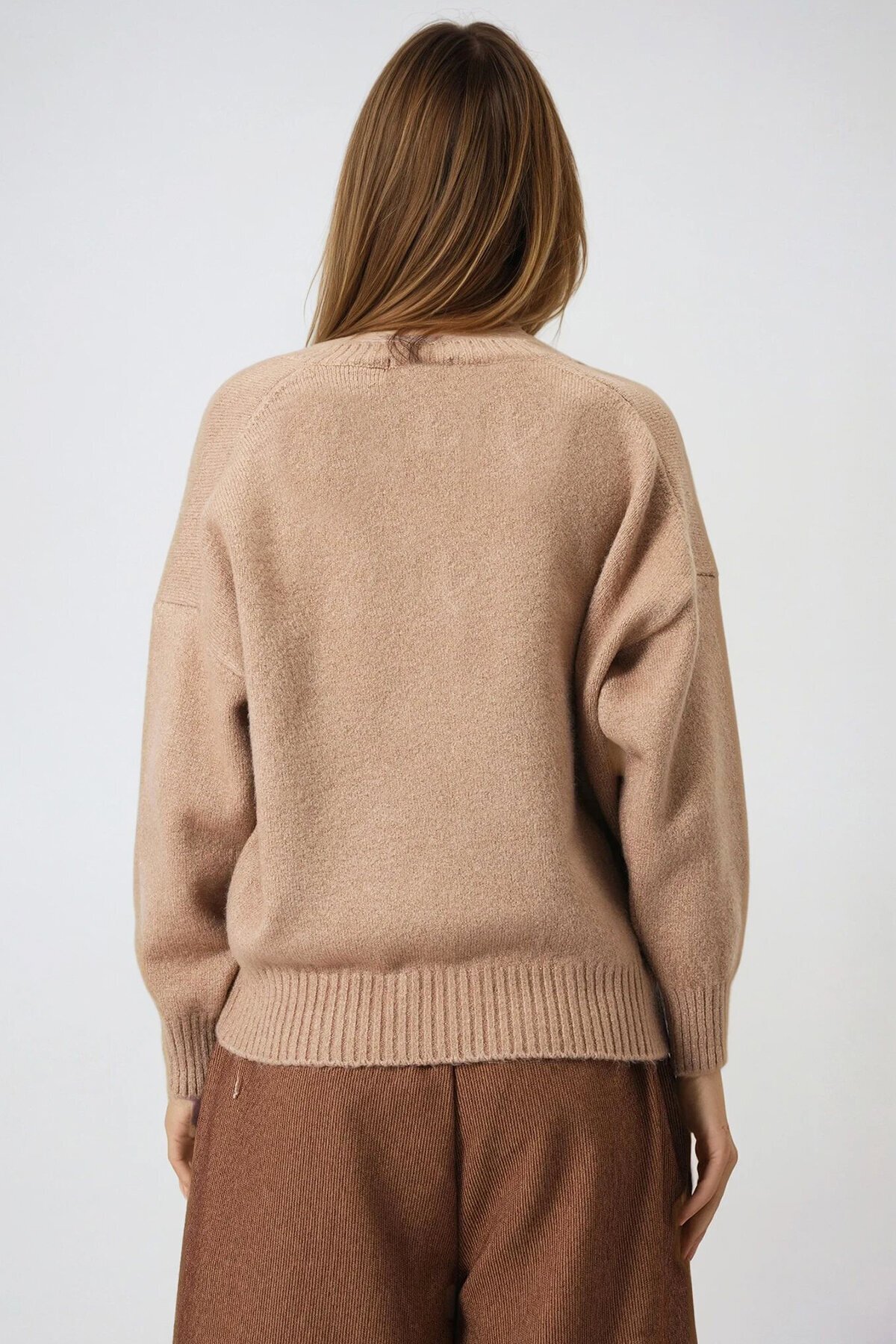 Düşük Omuz V Yaka Triko Kazak