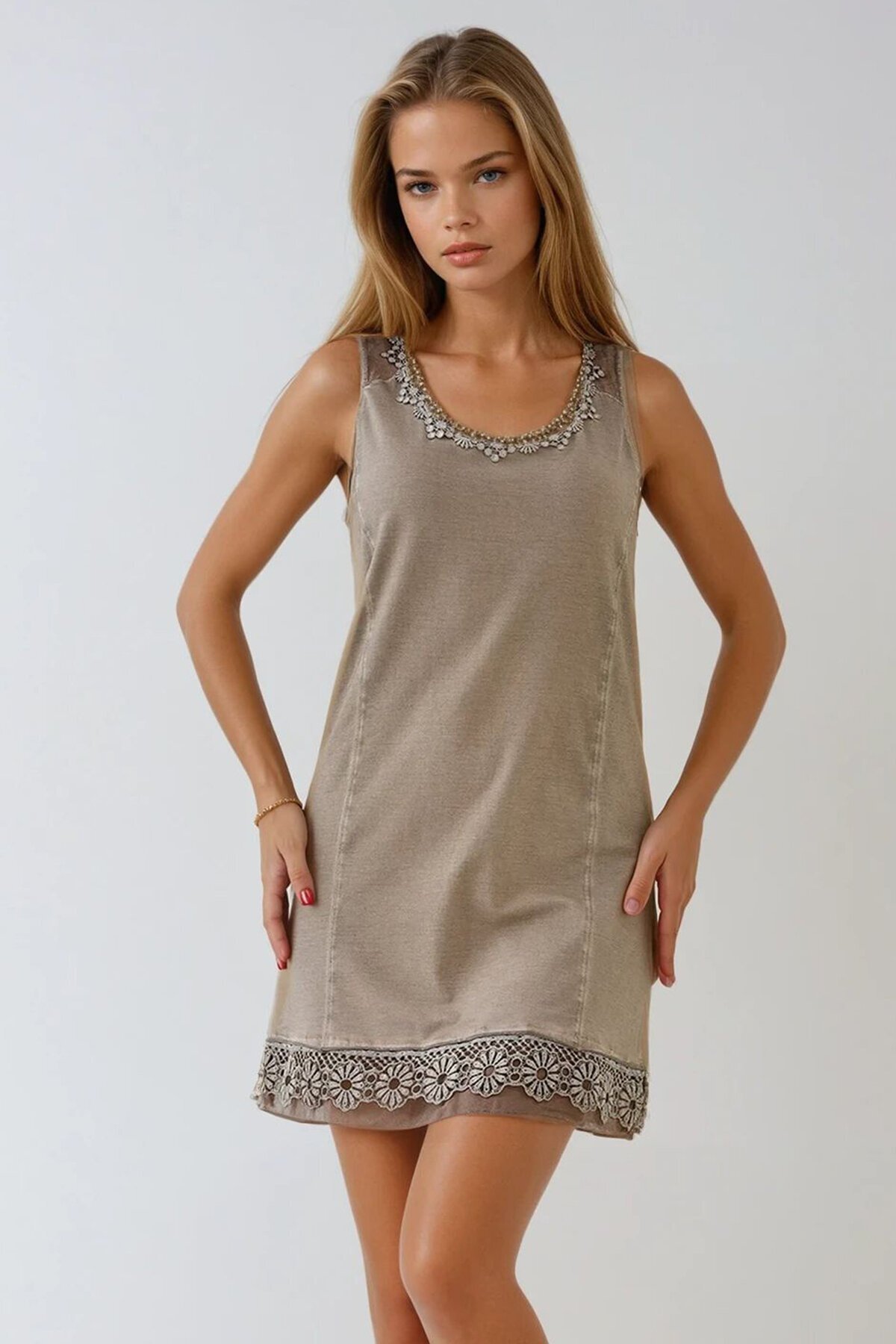 Vizon Çiçek Dantel Detaylı Kolsuz U Yaka Mini Elbise