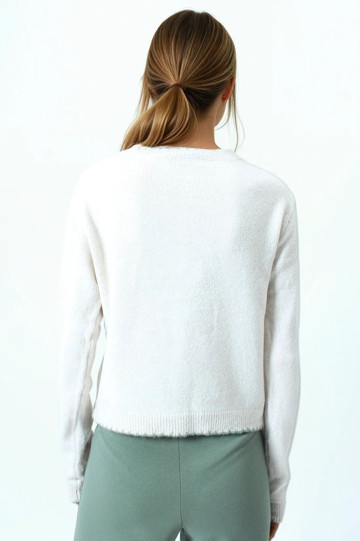 Çiçek Desenli Düğmeli Triko Hırka