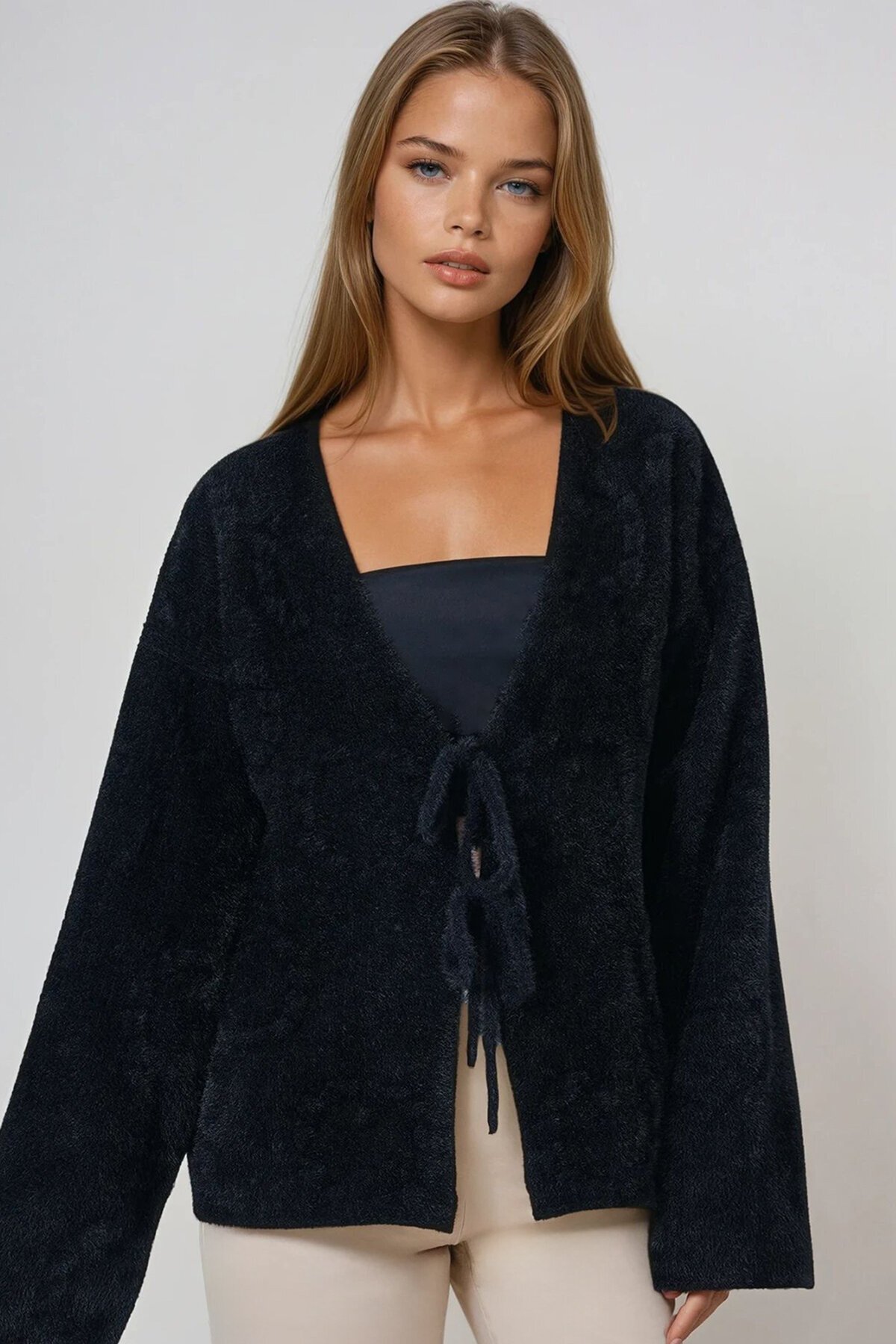 Çift Bağcıklı Püsküllü Hırka