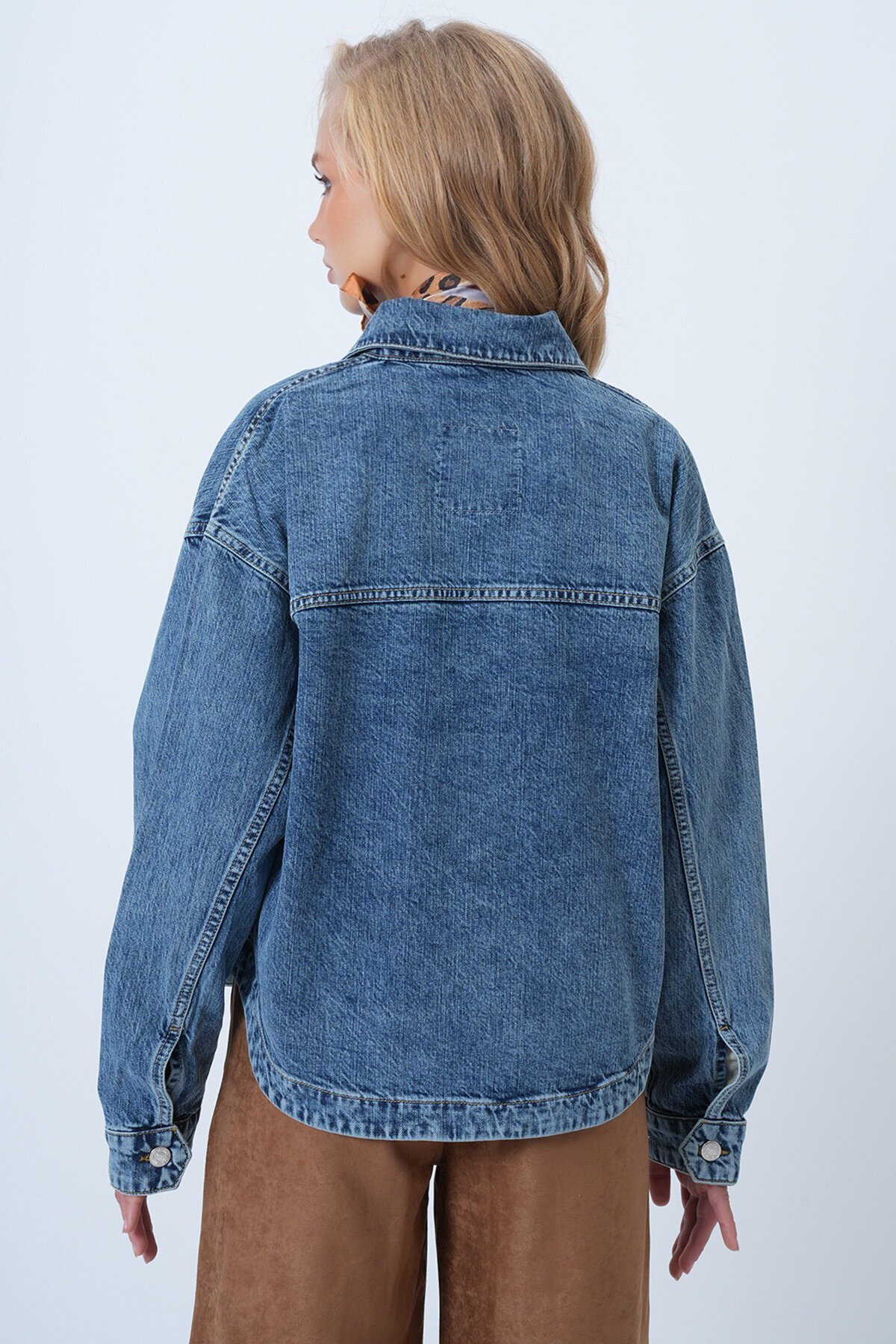 Çift Cepli Dikiş Detaylı Denim Ceket