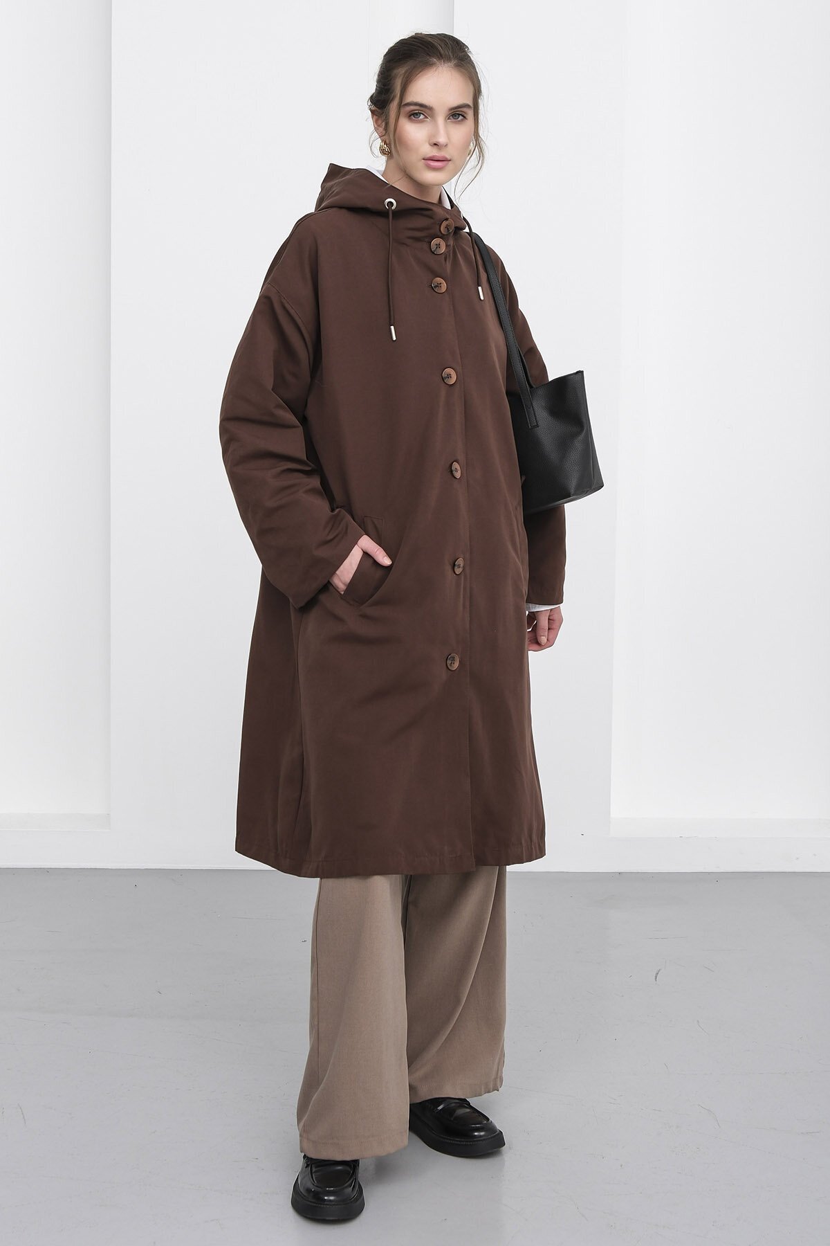 Çift Cepli Kapüşonlu Beli Bağlamalı Düğme Kapamalı Astarlı Trençkot