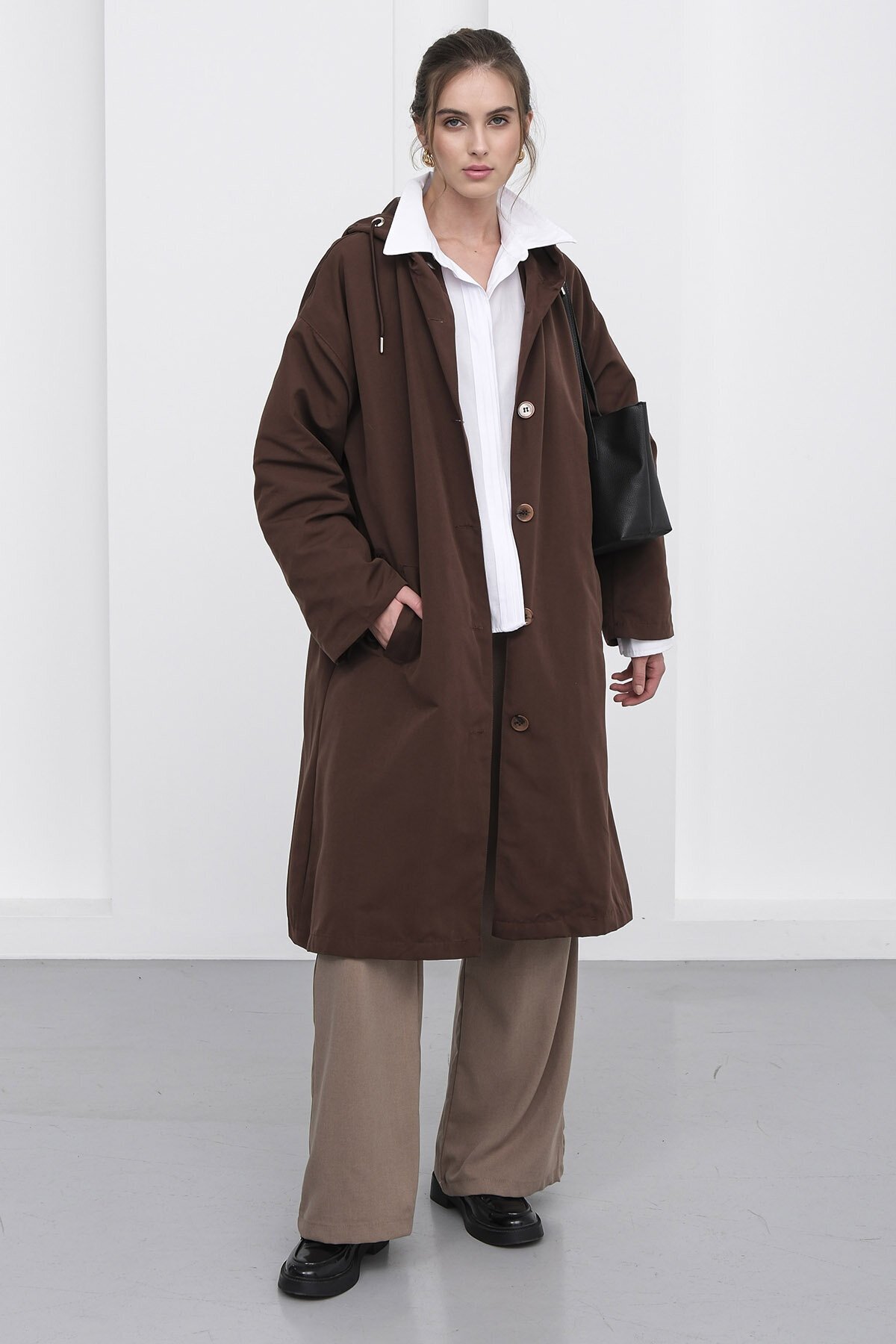 Çift Cepli Kapüşonlu Beli Bağlamalı Düğme Kapamalı Astarlı Trençkot