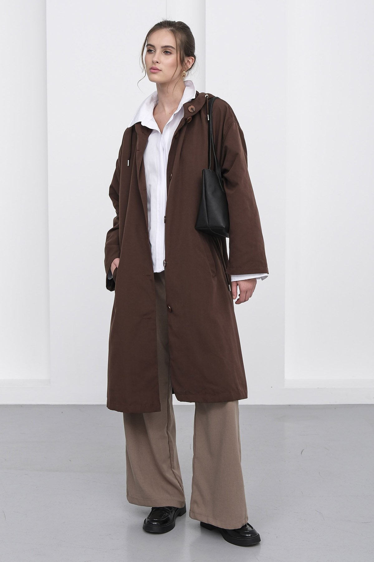 Çift Cepli Kapüşonlu Beli Bağlamalı Düğme Kapamalı Astarlı Trençkot