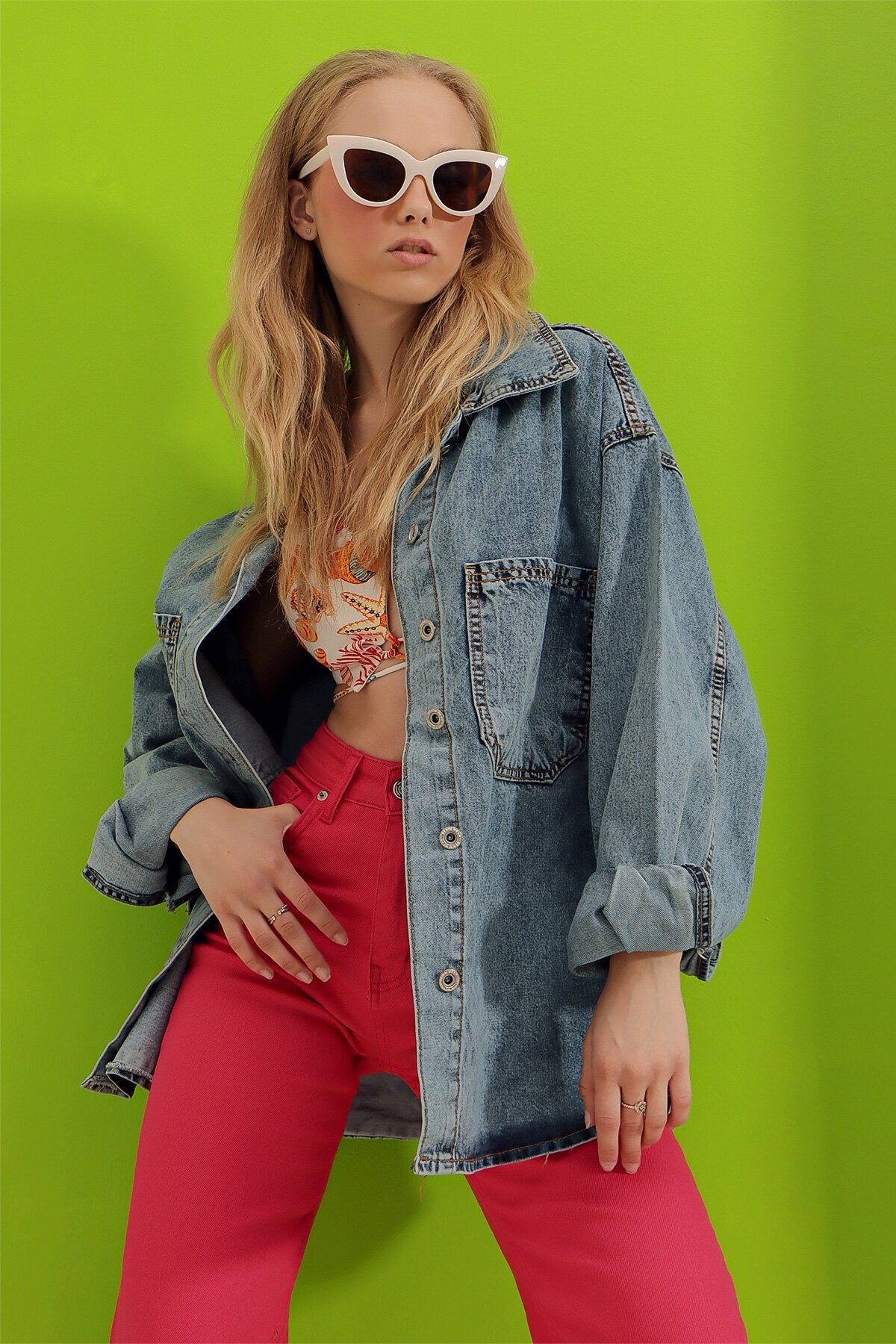 Koyu Mavi Çift Cepli Yıkamalı Oversize Denim Ceket