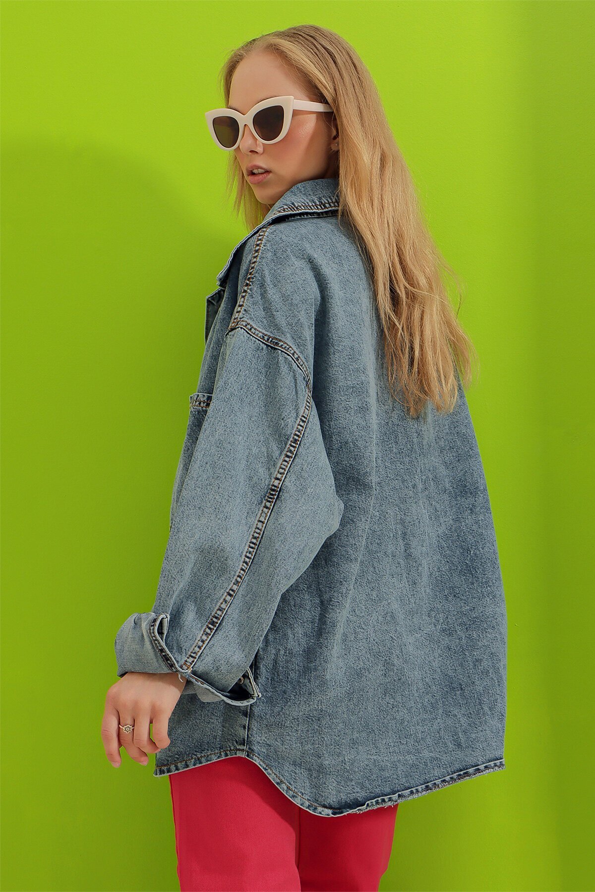 Koyu Mavi Çift Cepli Yıkamalı Oversize Denim Ceket