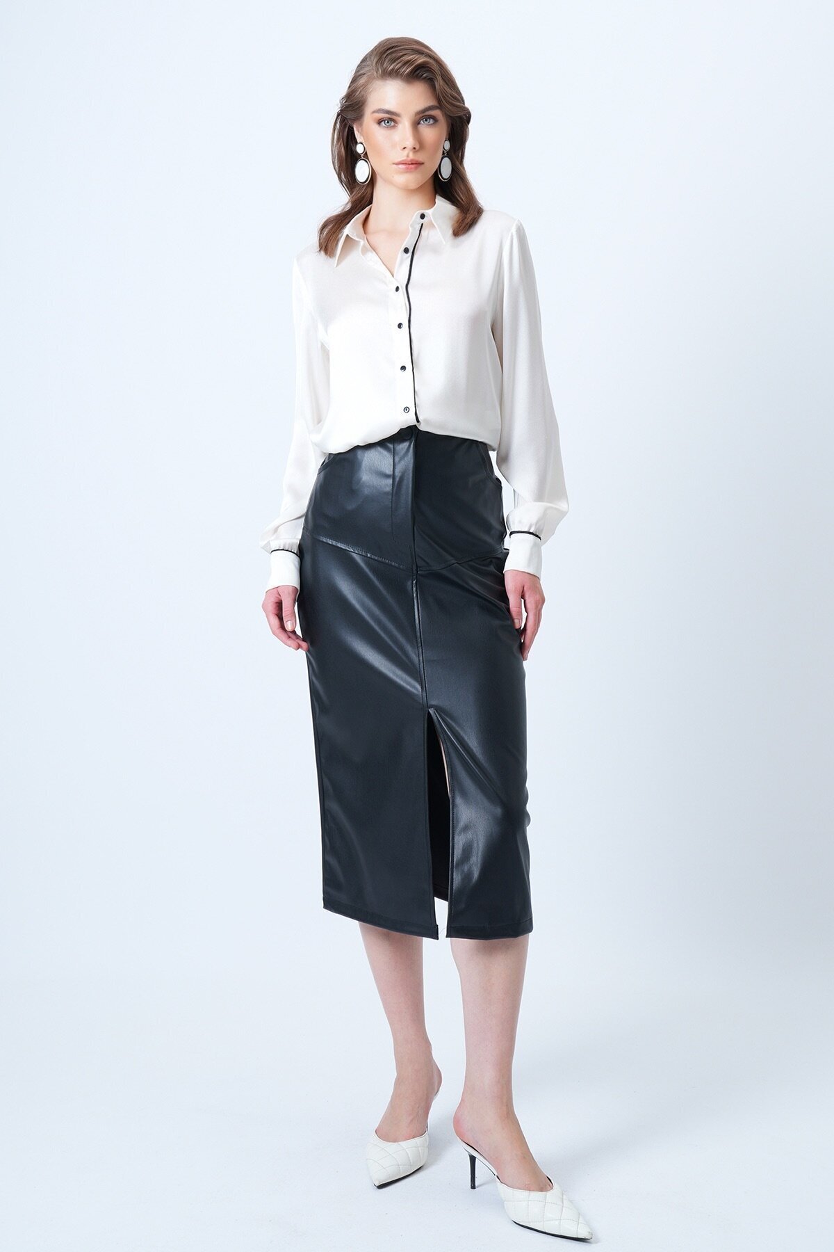 Çift Cepli Yırtmaçlı Midi Boy Suni Deri Etek