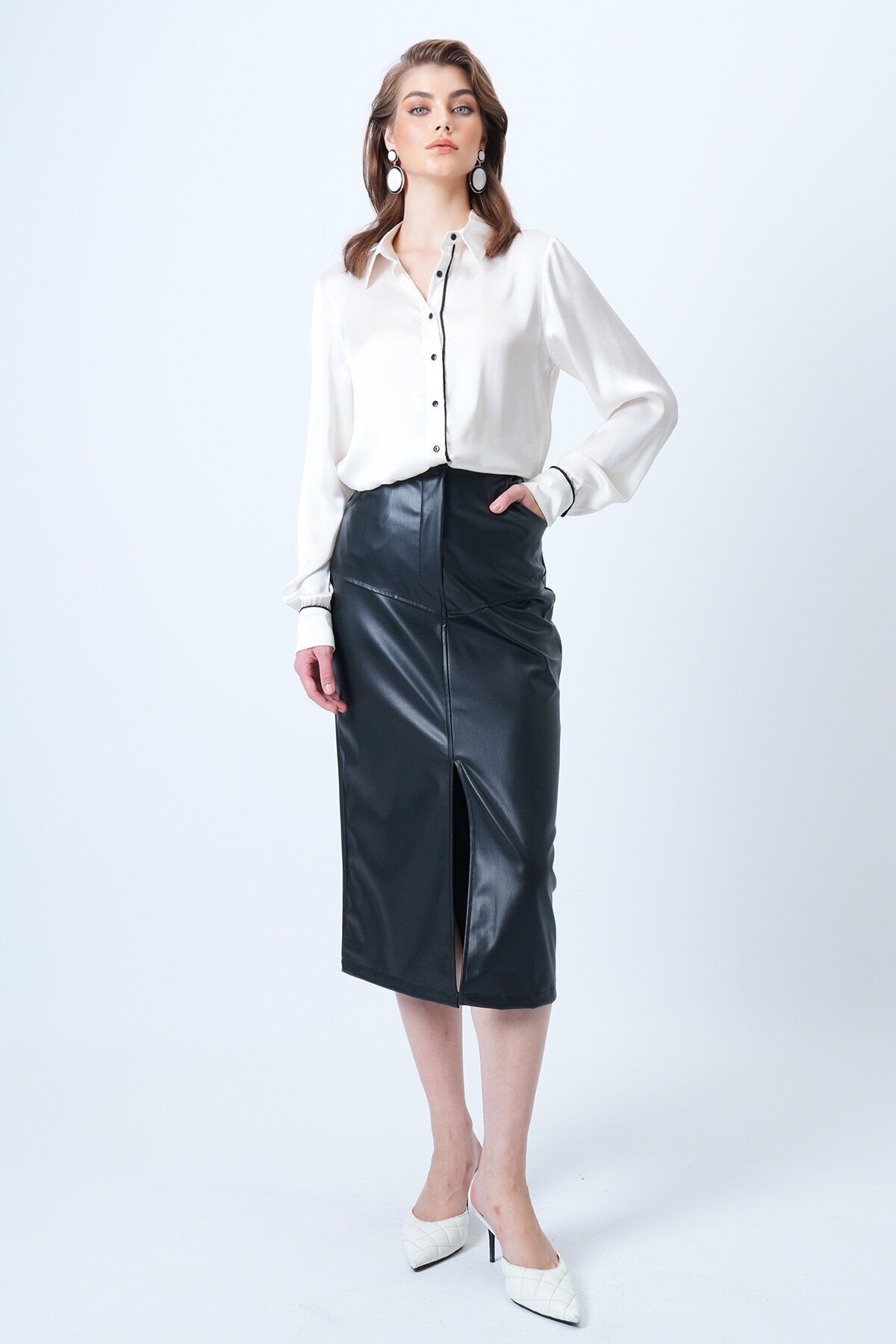 Çift Cepli Yırtmaçlı Midi Boy Suni Deri Etek