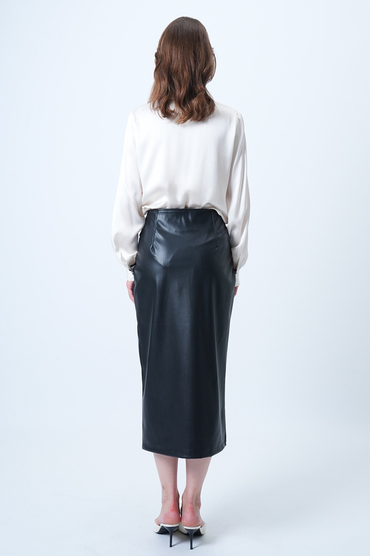 Çift Cepli Yırtmaçlı Midi Boy Suni Deri Etek