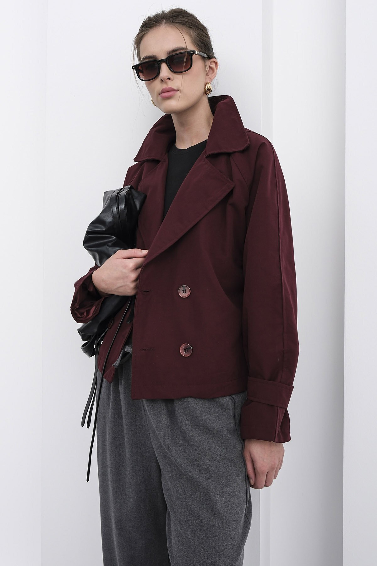 Çift Düğmeli Kruvaze Yaka Kısa Astarlı Trençkot