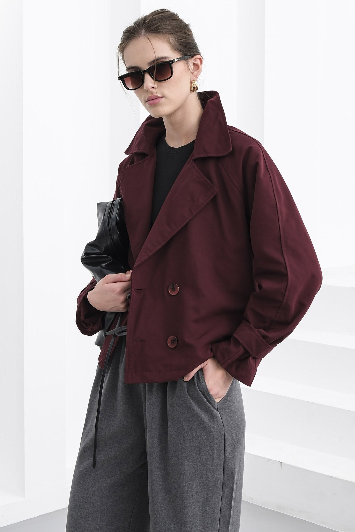 Çift Düğmeli Kruvaze Yaka Kısa Astarlı Trençkot