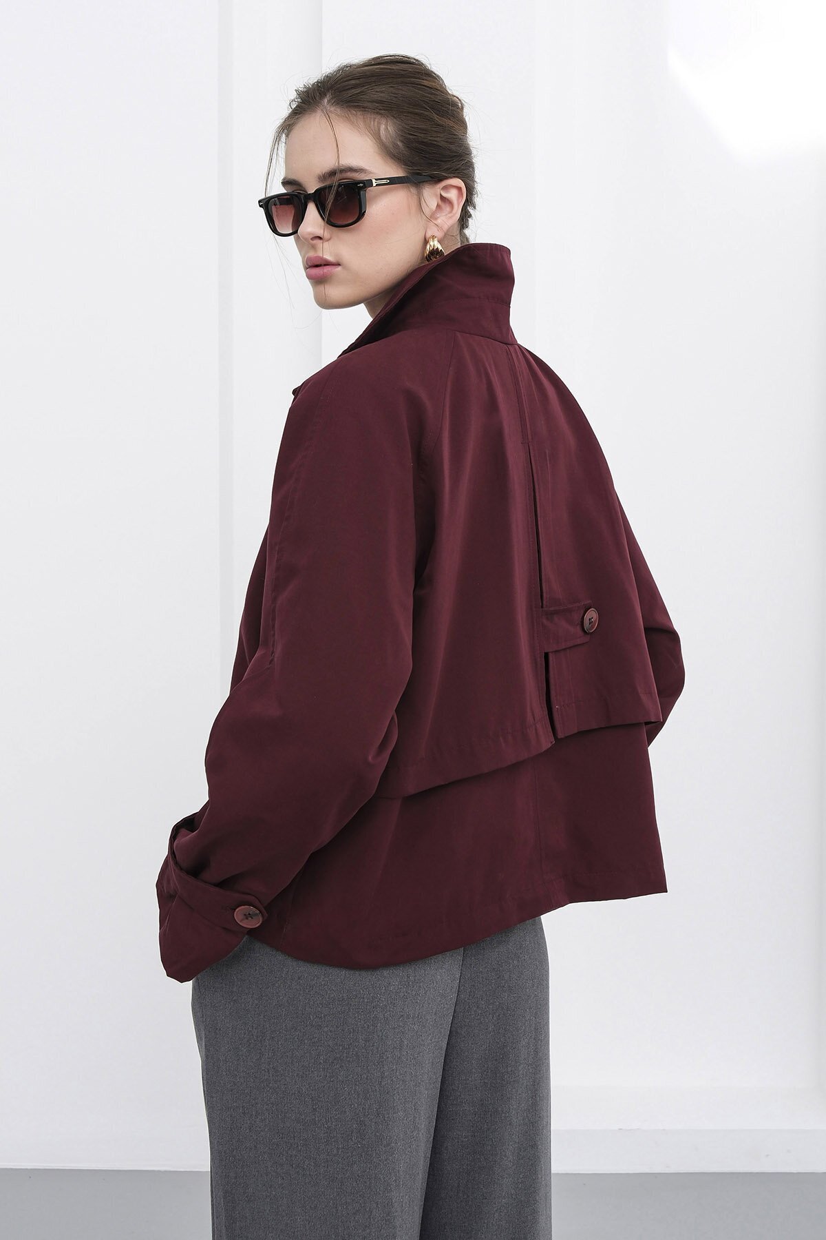 Çift Düğmeli Kruvaze Yaka Kısa Astarlı Trençkot