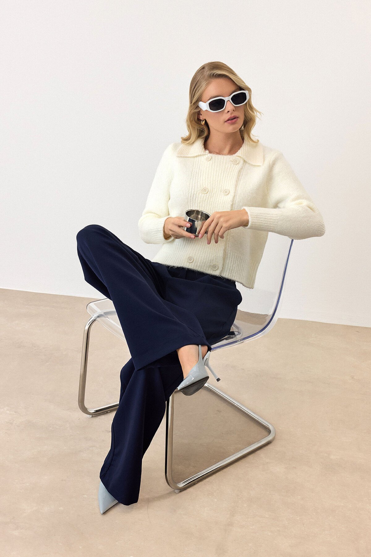 Ekru Çift Düğme Detaylı Düz Kesim Triko Hırka