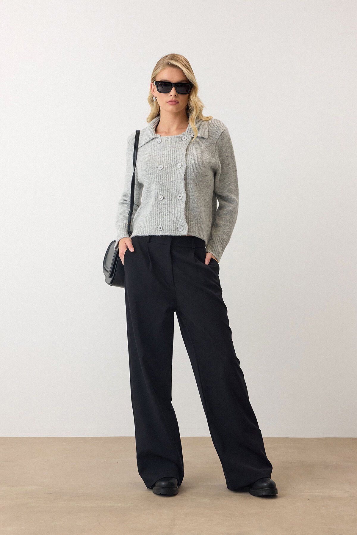 Gri Çift Düğme Detaylı Düz Kesim Triko Hırka