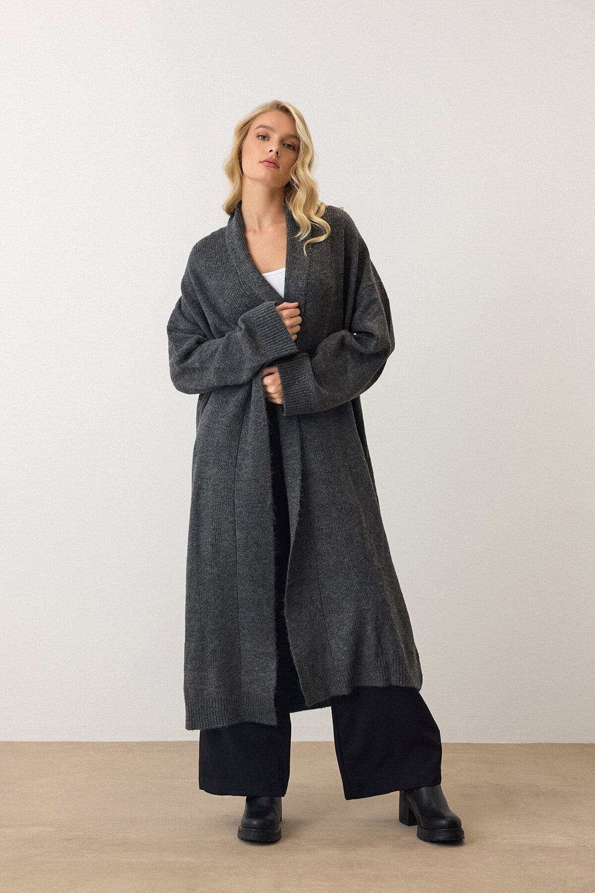 Antrasit Çift Düğmeli Yumuşak Dokulu Kaşe Kaban