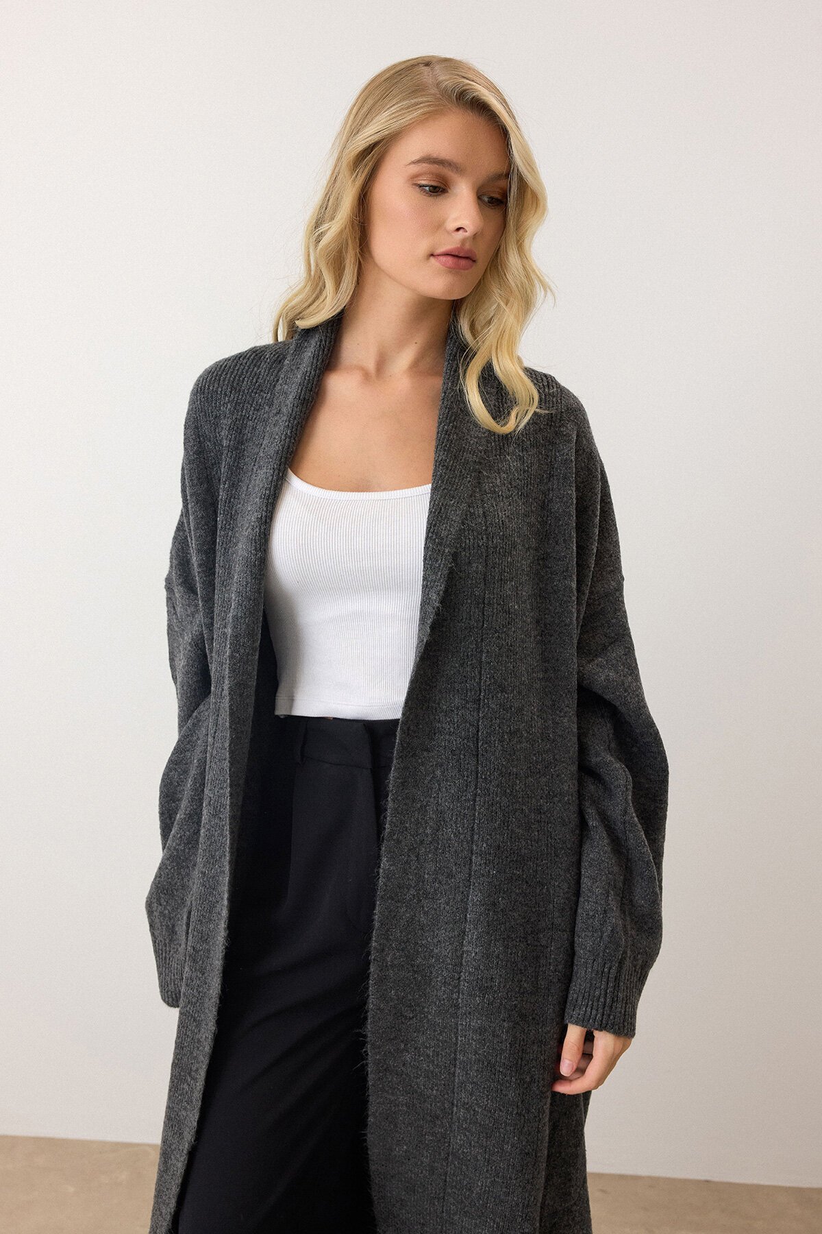 Antrasit Çift Düğmeli Yumuşak Dokulu Kaşe Kaban