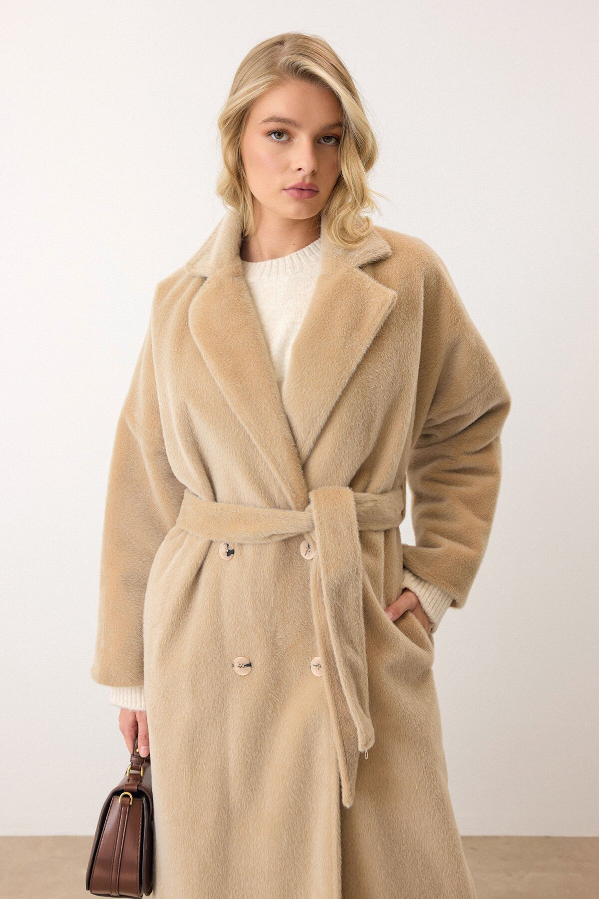 Bej Çift Düğmeli Yumuşak Dokulu Kaşe Kaban