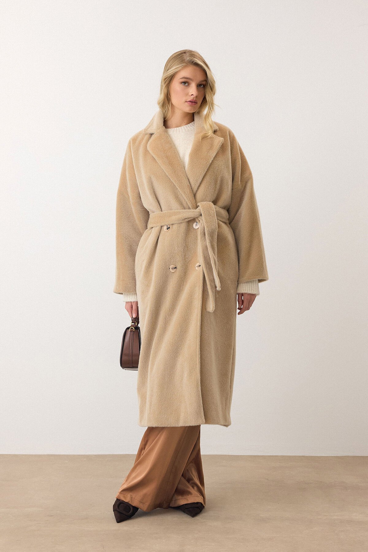 Bej Çift Düğmeli Yumuşak Dokulu Kaşe Kaban