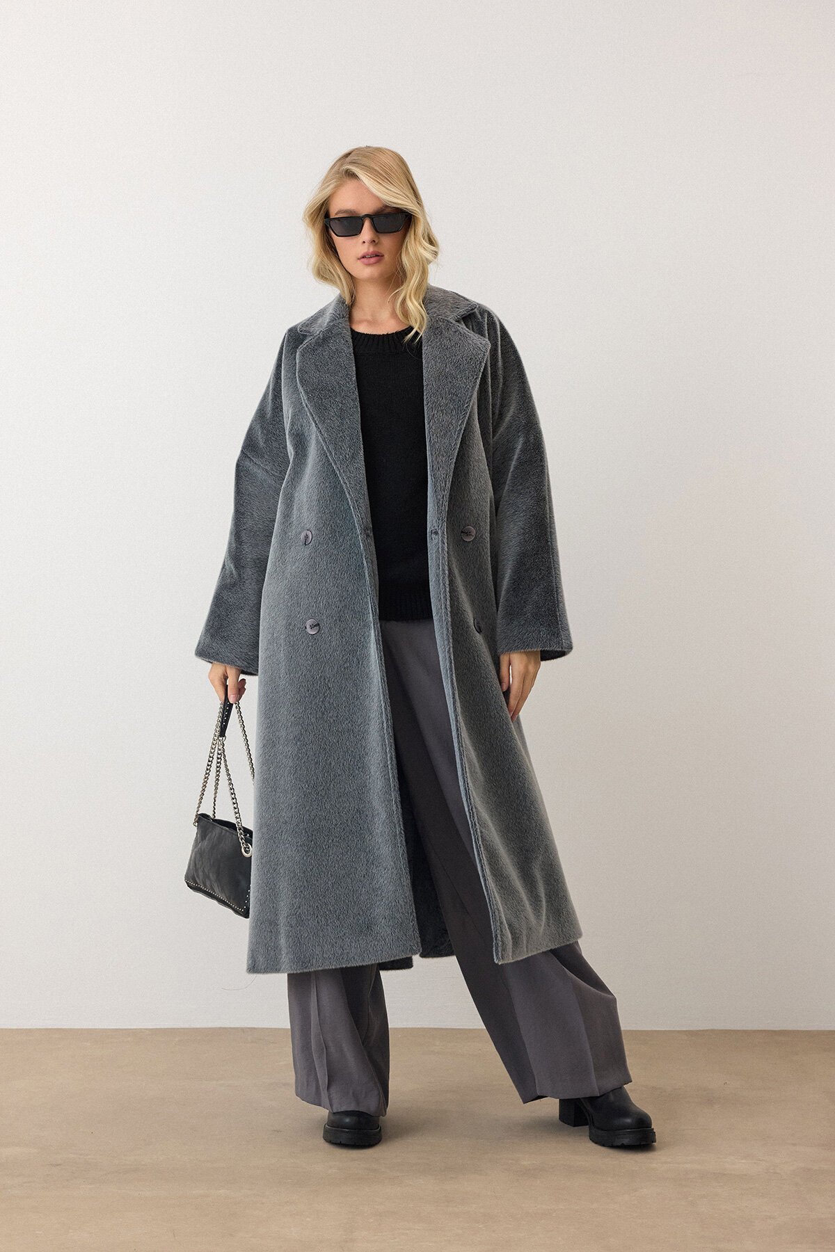 Gri Çift Düğmeli Yumuşak Dokulu Kaşe Kaban