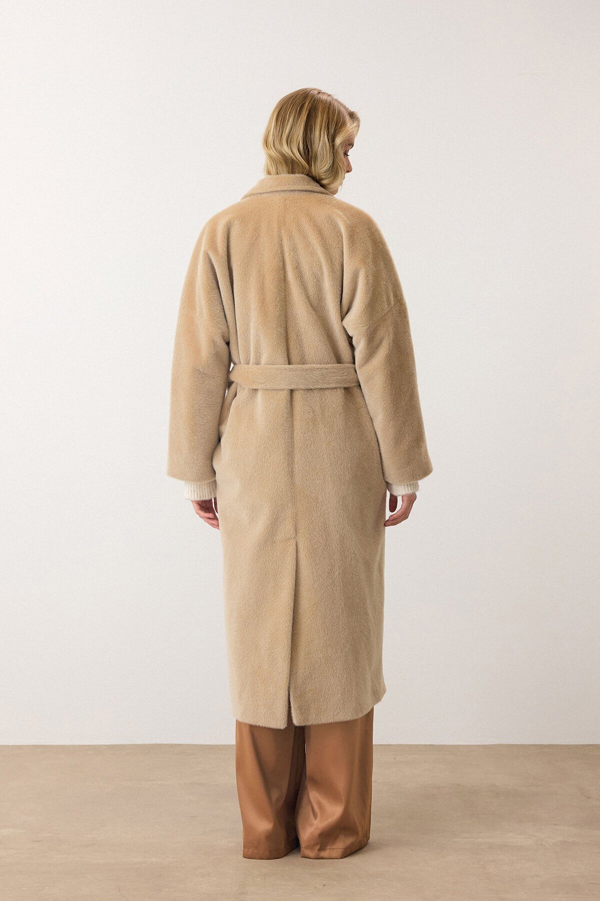 Bej Çift Düğmeli Yumuşak Dokulu Kaşe Kaban