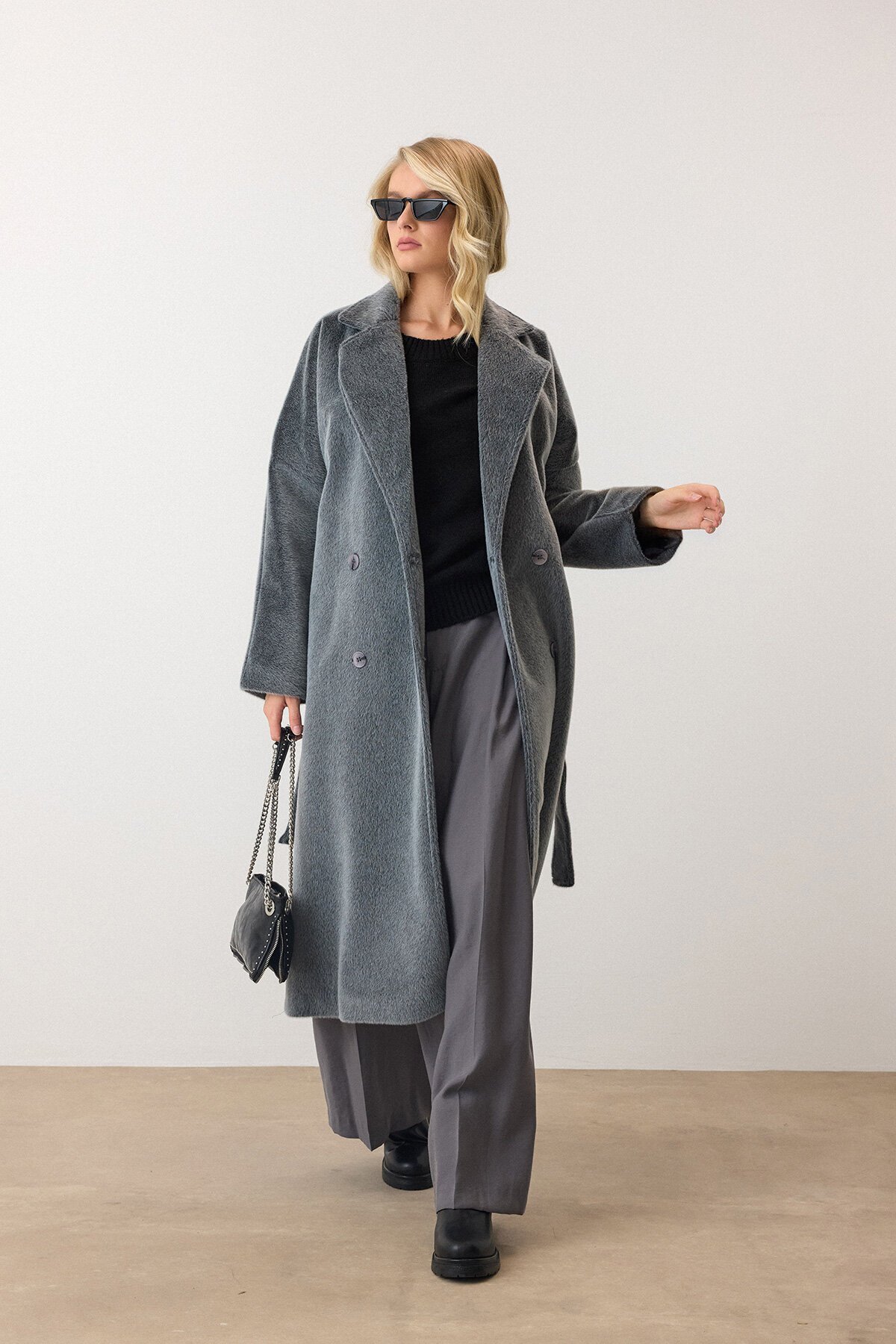 Gri Çift Düğmeli Yumuşak Dokulu Kaşe Kaban