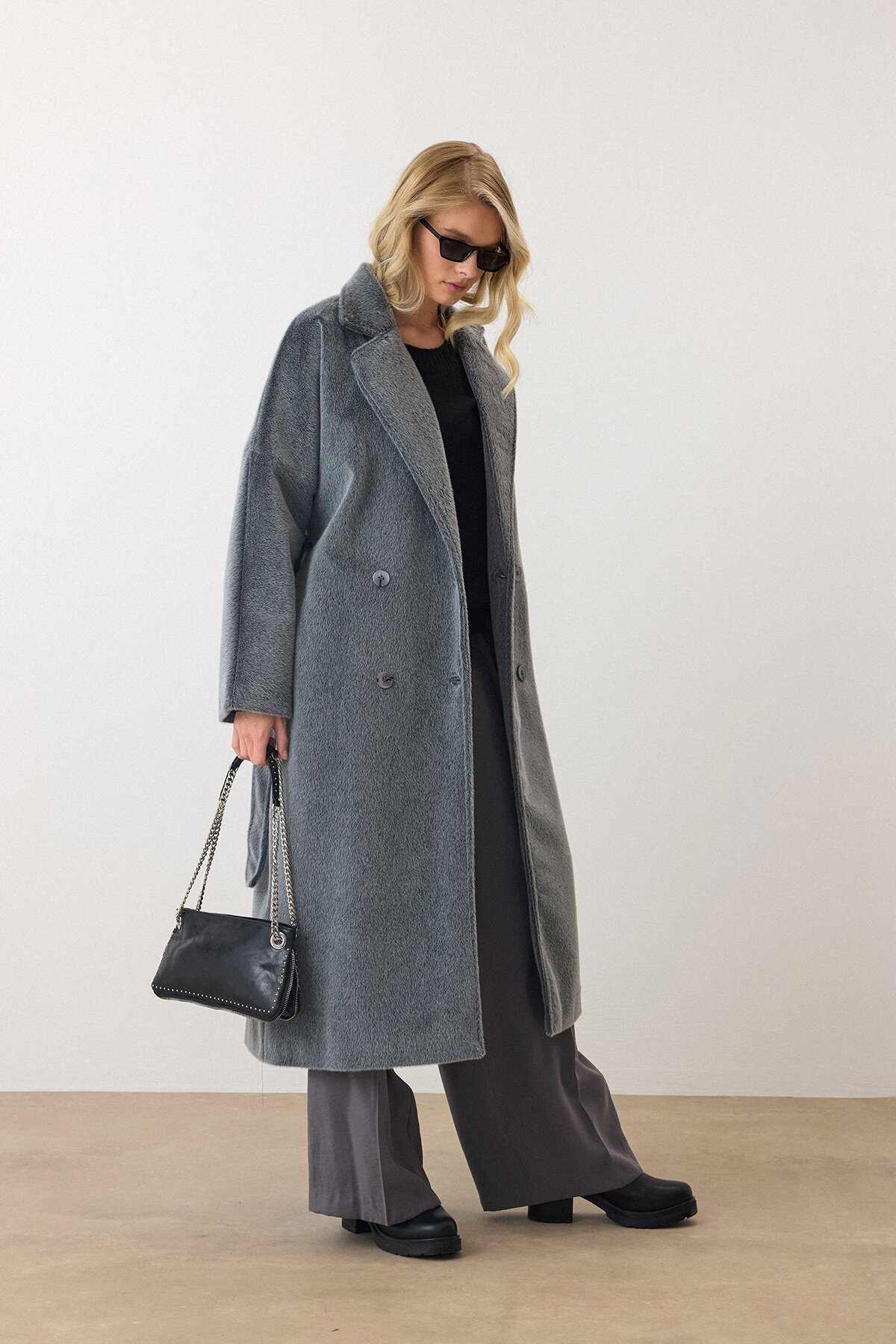 Gri Çift Düğmeli Yumuşak Dokulu Kaşe Kaban