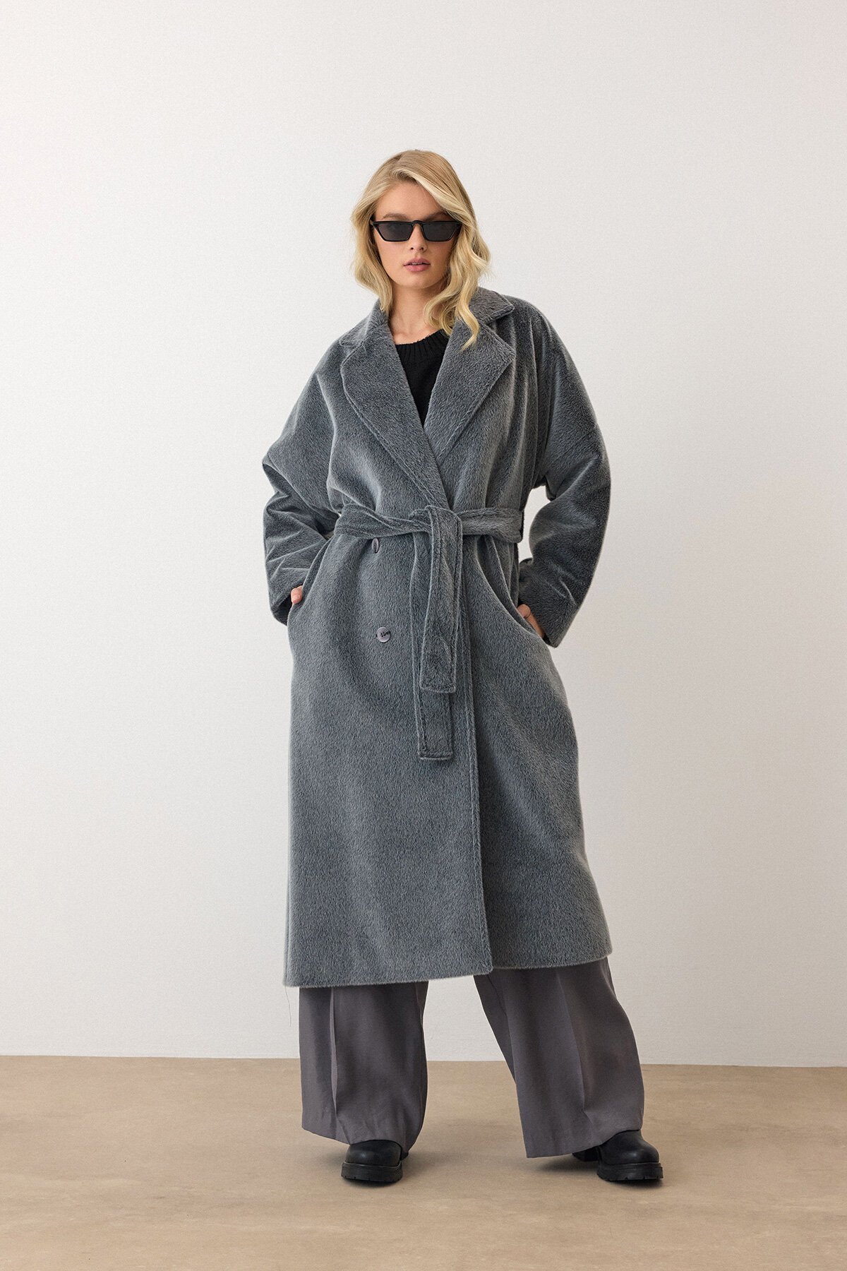 Gri Çift Düğmeli Yumuşak Dokulu Kaşe Kaban