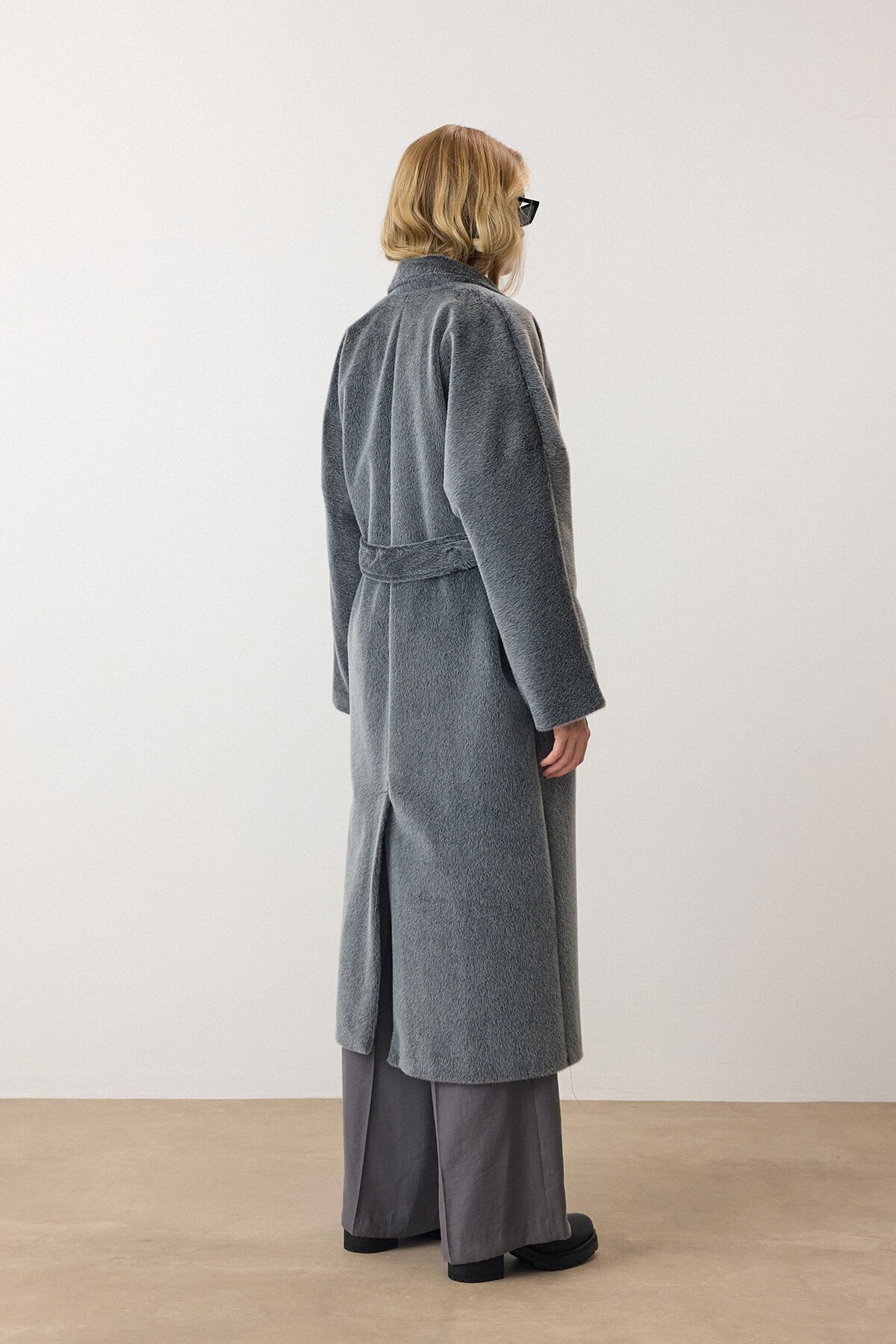 Gri Çift Düğmeli Yumuşak Dokulu Kaşe Kaban