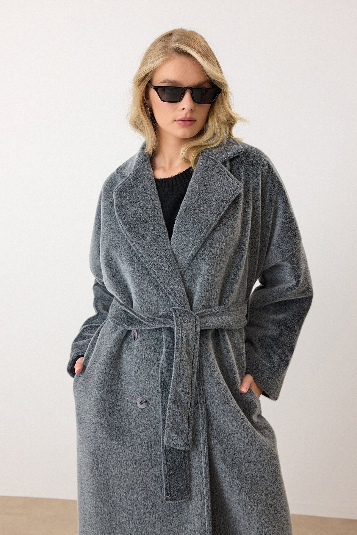 Gri Çift Düğmeli Yumuşak Dokulu Kaşe Kaban