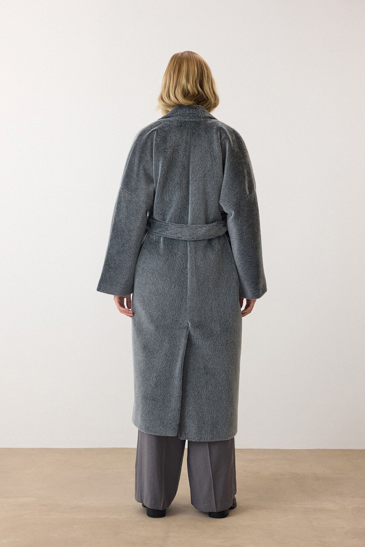 Gri Çift Düğmeli Yumuşak Dokulu Kaşe Kaban