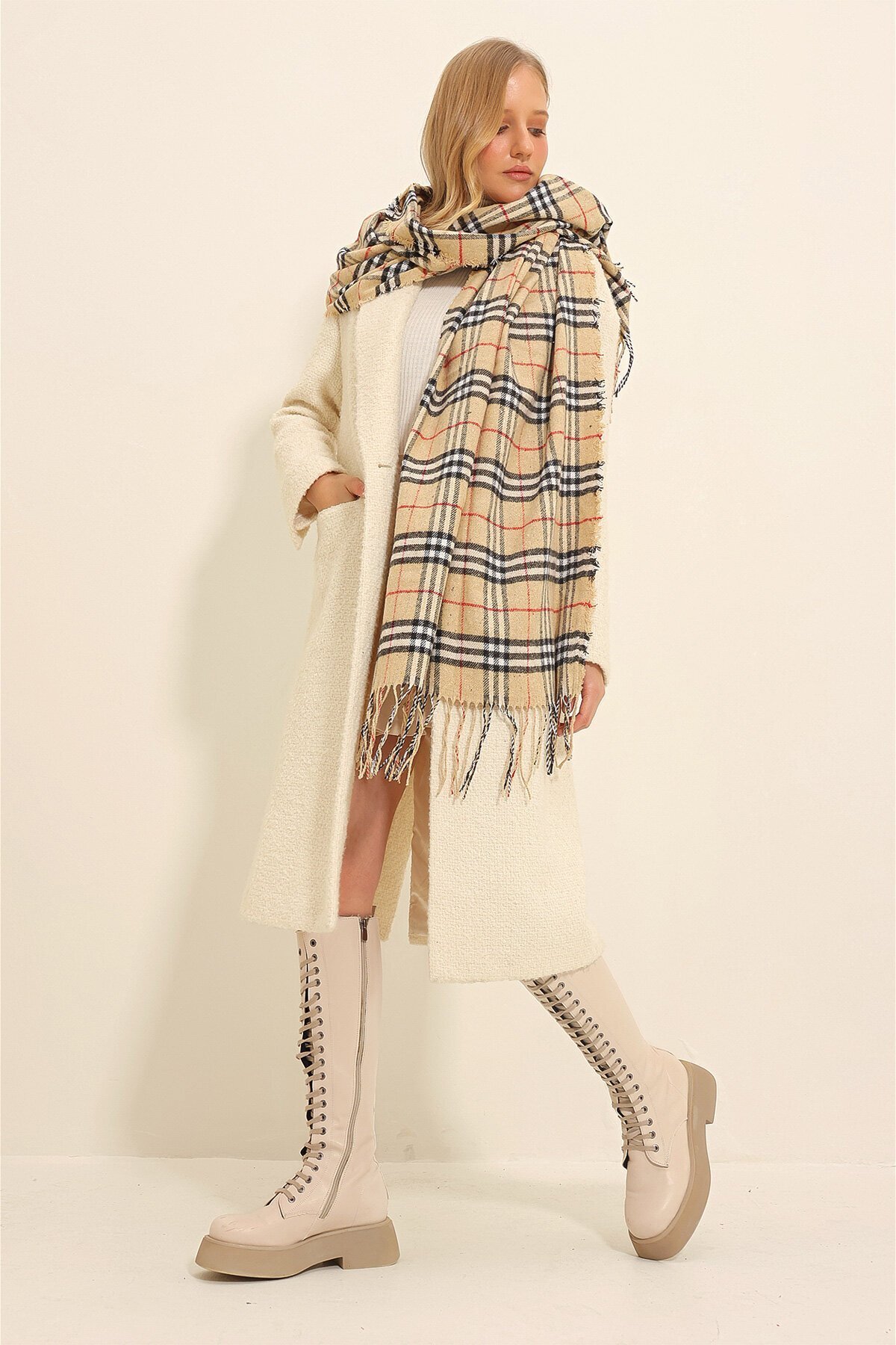 Bej Çizgi Desenli Ekose Şal