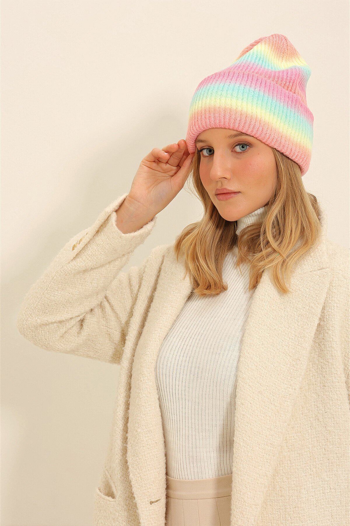 Pembe Çizgili Batik Desenli Şapka