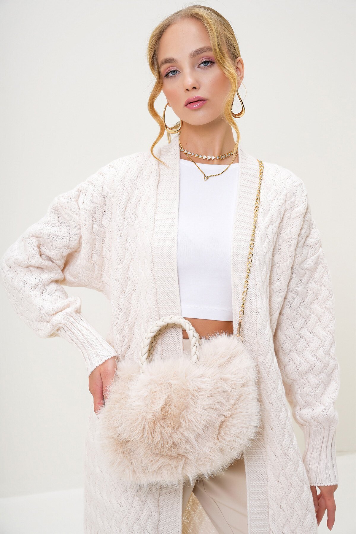 Krem Deri Kulplu Metal Omuz Askılı Tüylü Suni Kürk El Ve Omuz Çantası