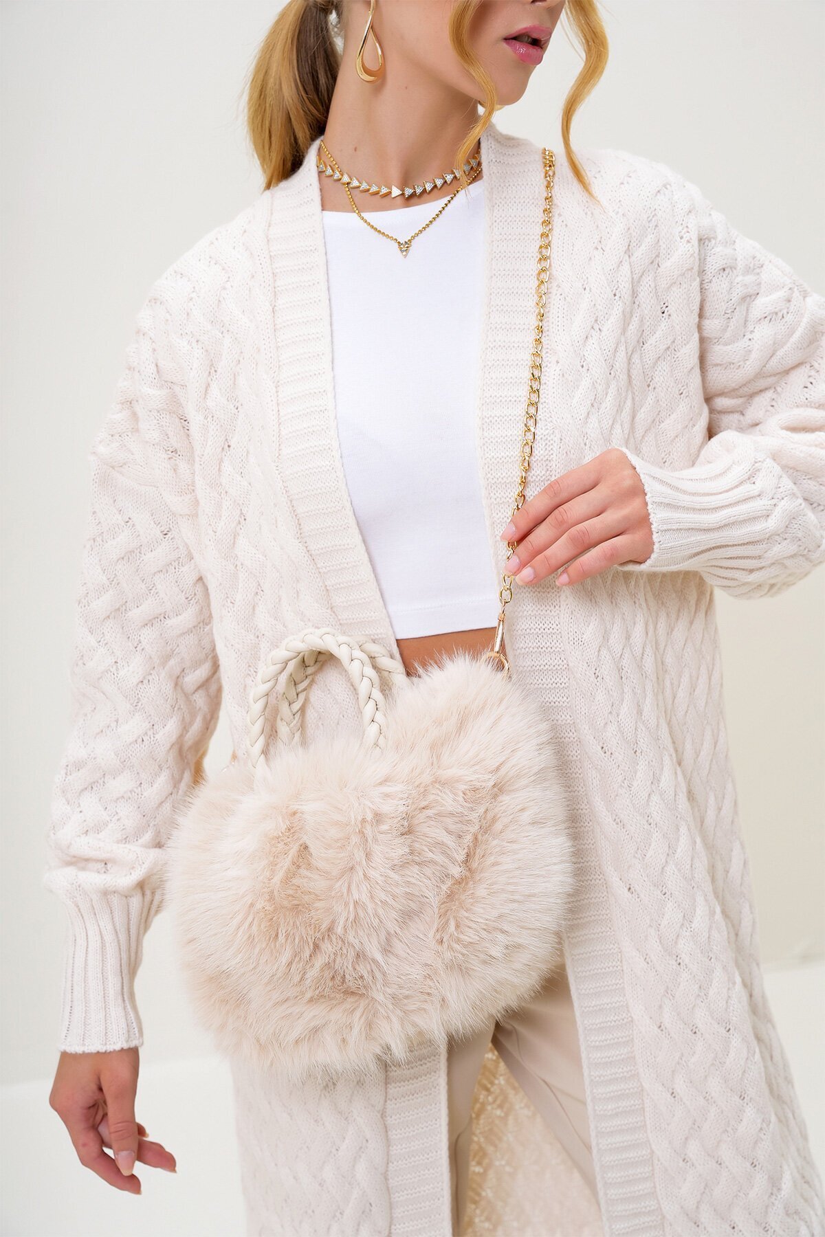 Krem Deri Kulplu Metal Omuz Askılı Tüylü Suni Kürk El Ve Omuz Çantası