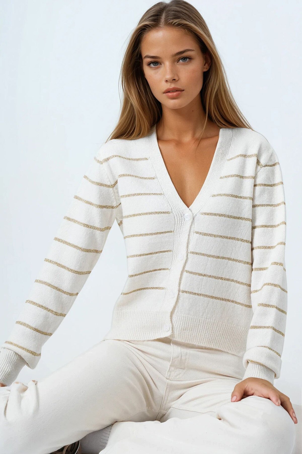 Derin V Yaka Düğmeli Çizgili Triko Hırka