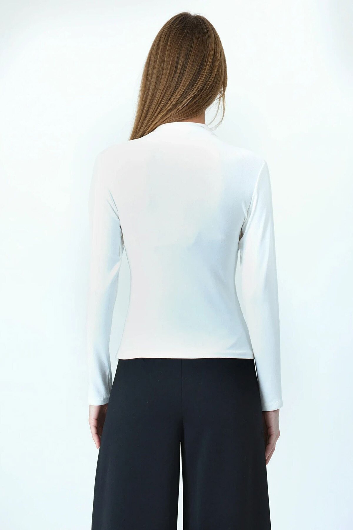 Dik Yaka Önü Çımalı Basic Bluz