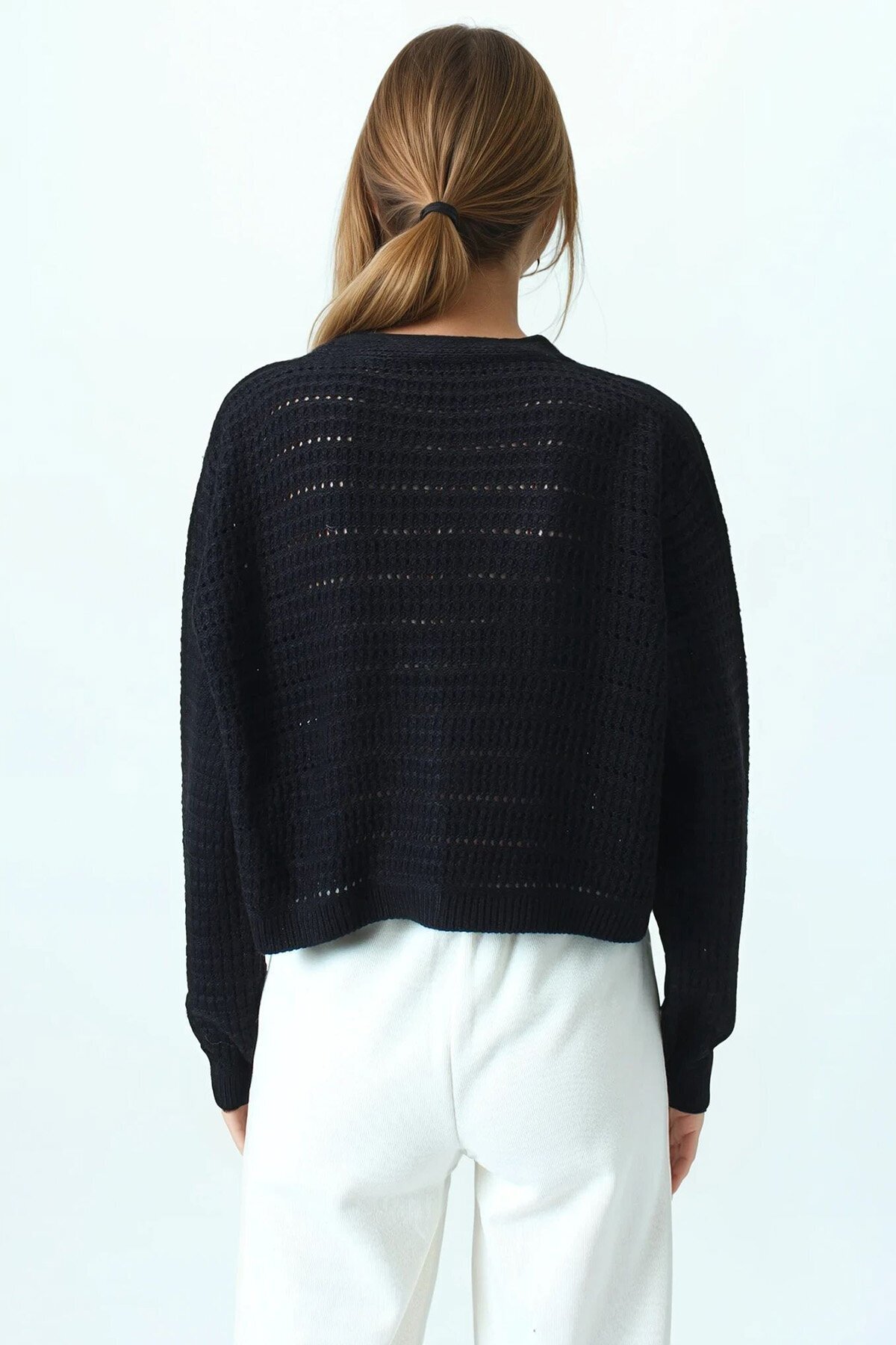 Dokulu Örgü Desenli Uzun Kollu Düğmeli Triko Hırka