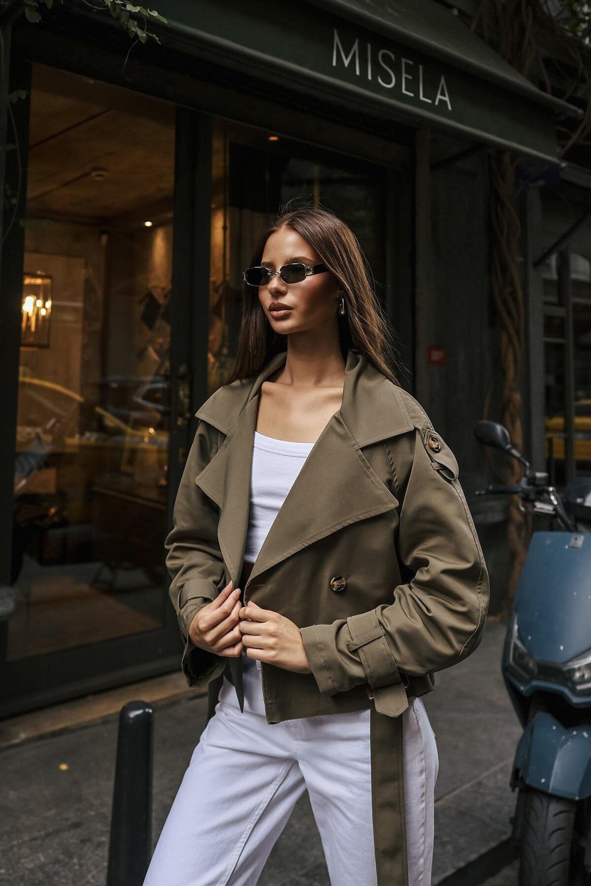 Düğmeli Kemer Kapamalı Astarlı Kruvaze Yaka Kısa Trenç Ceket