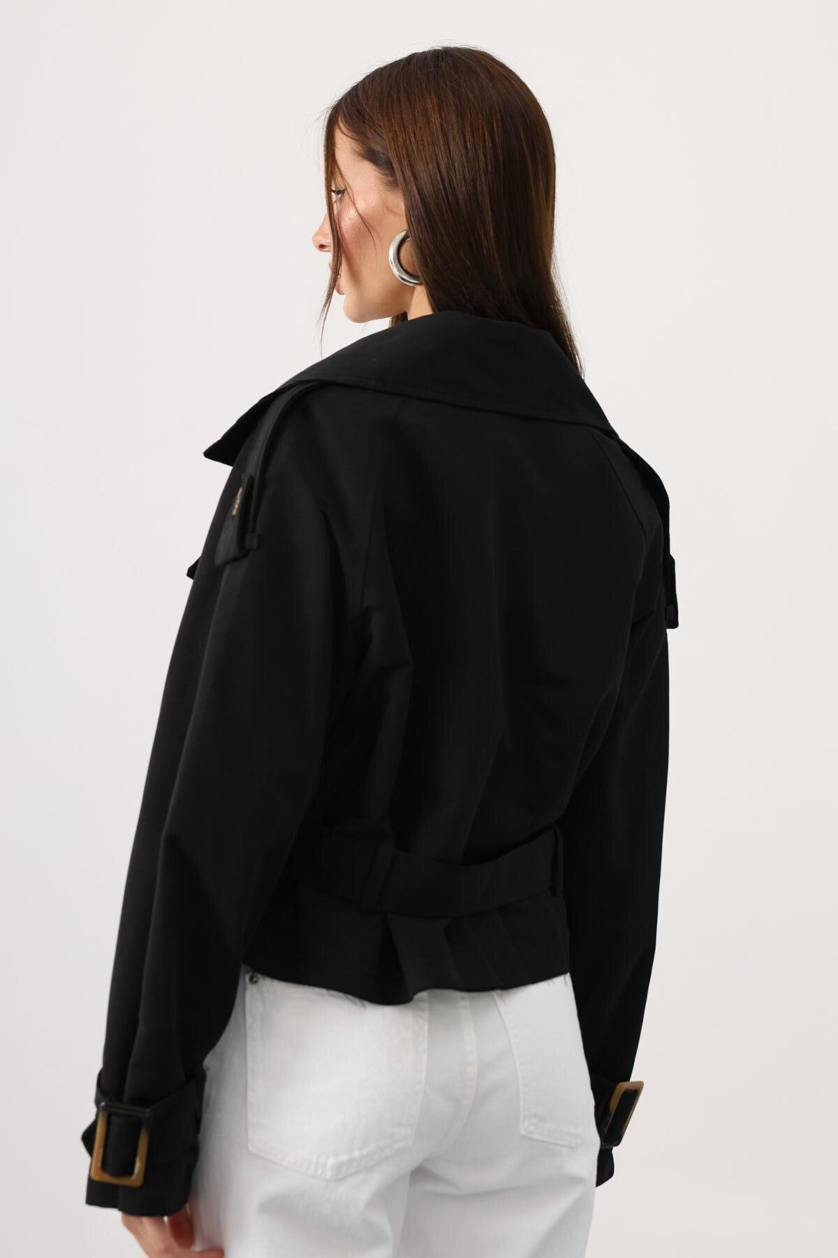 Düğmeli Kemer Kapamalı Astarlı Kruvaze Yaka Kısa Trenç Ceket