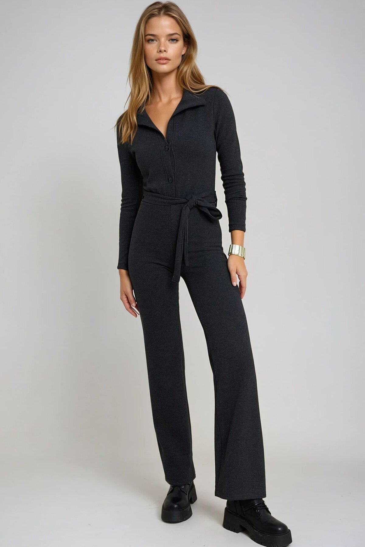 Siyah Düğmeli Kuşak Bağlamalı Düz Paça Uzun Kollu Tulum