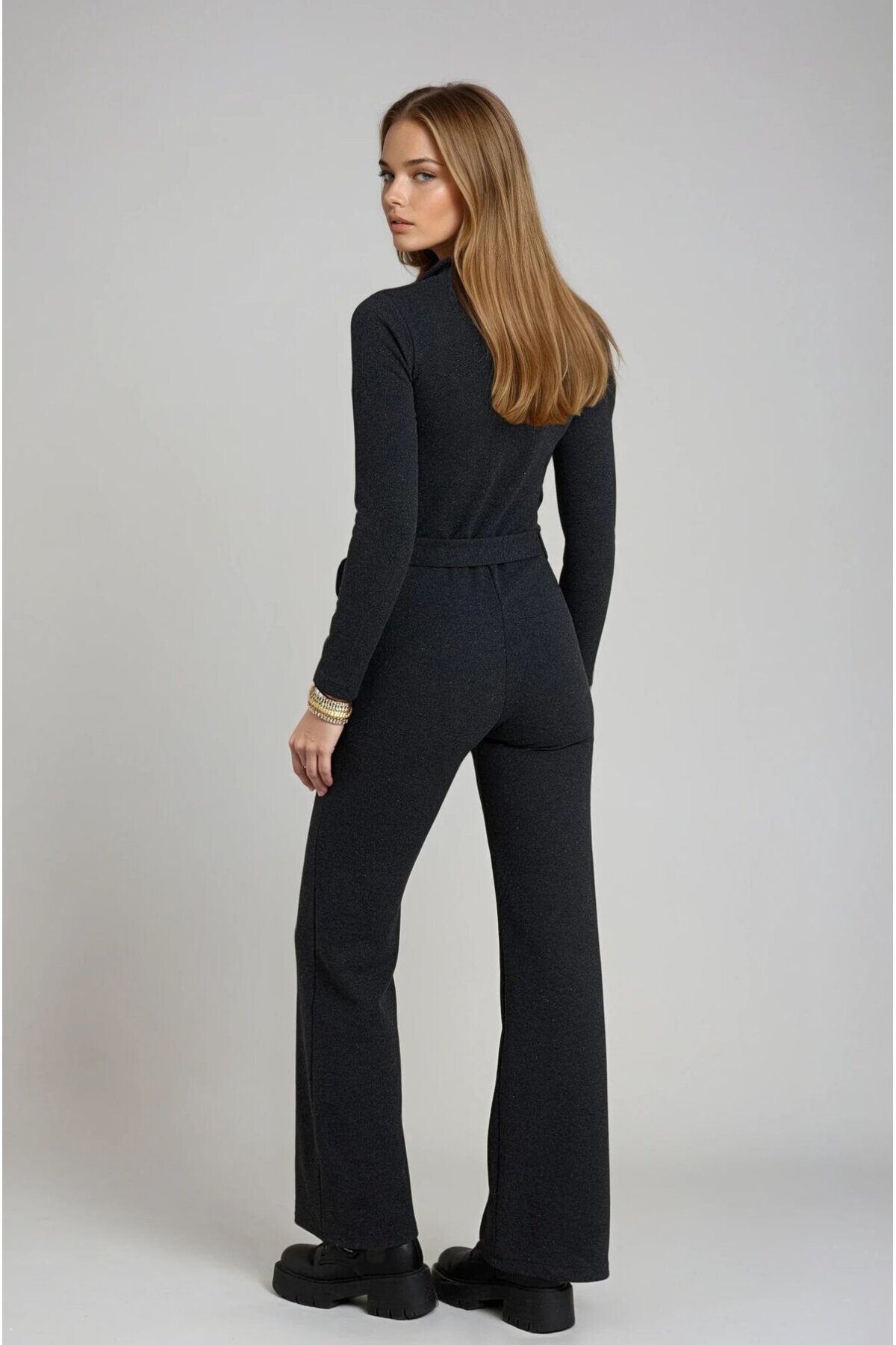 Siyah Düğmeli Kuşak Bağlamalı Düz Paça Uzun Kollu Tulum