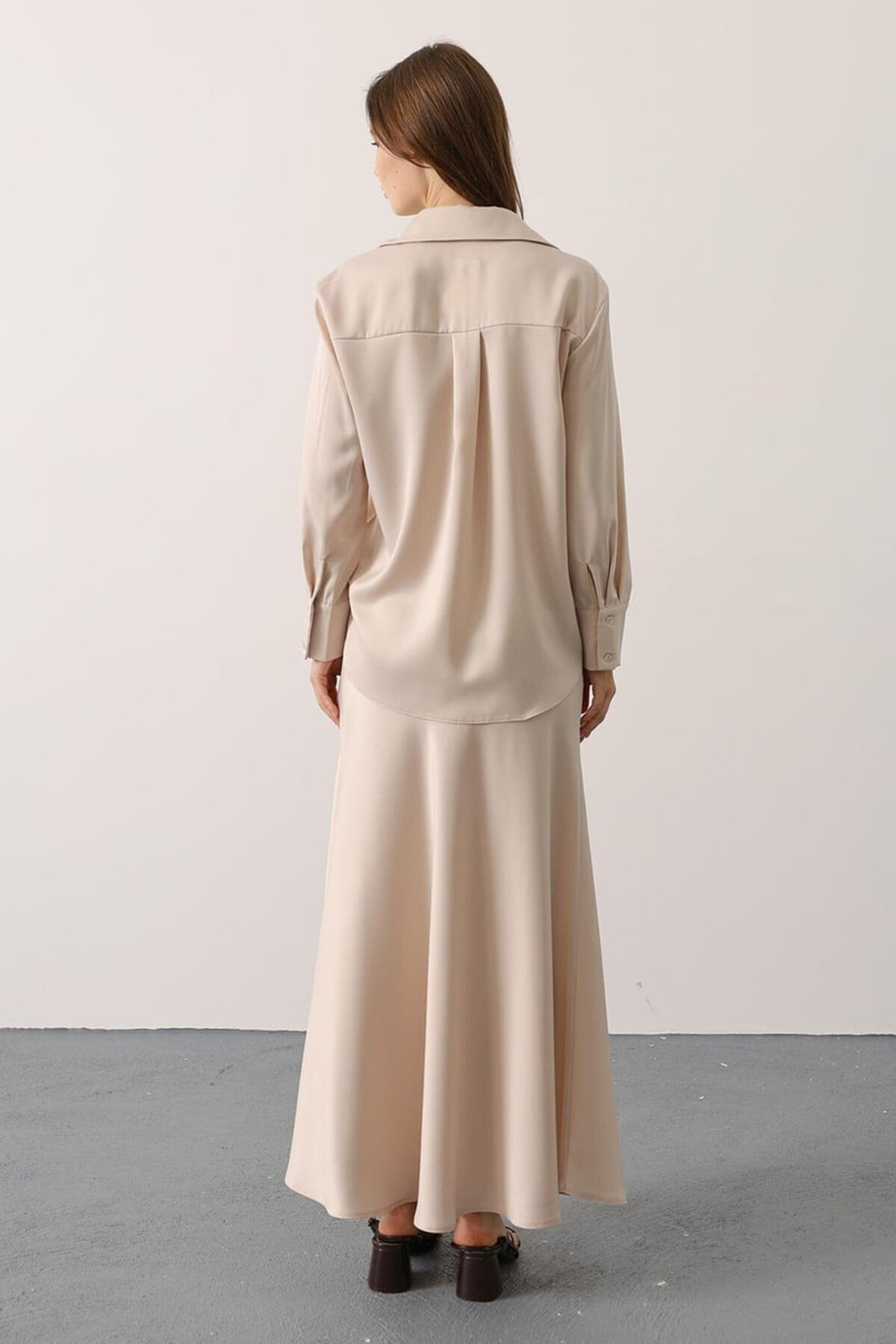 Düz Kesim Saten Uzun Etek