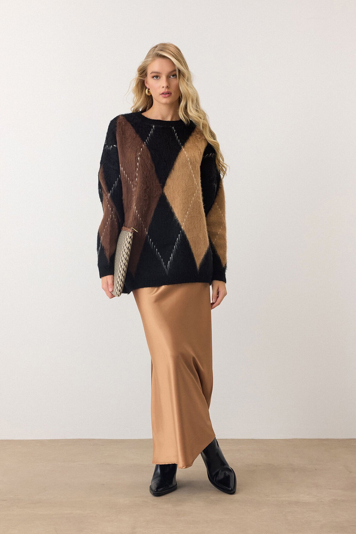 Kahverengi Ekose Desenli Yumuşak Dokulu Oversize Triko Kazak