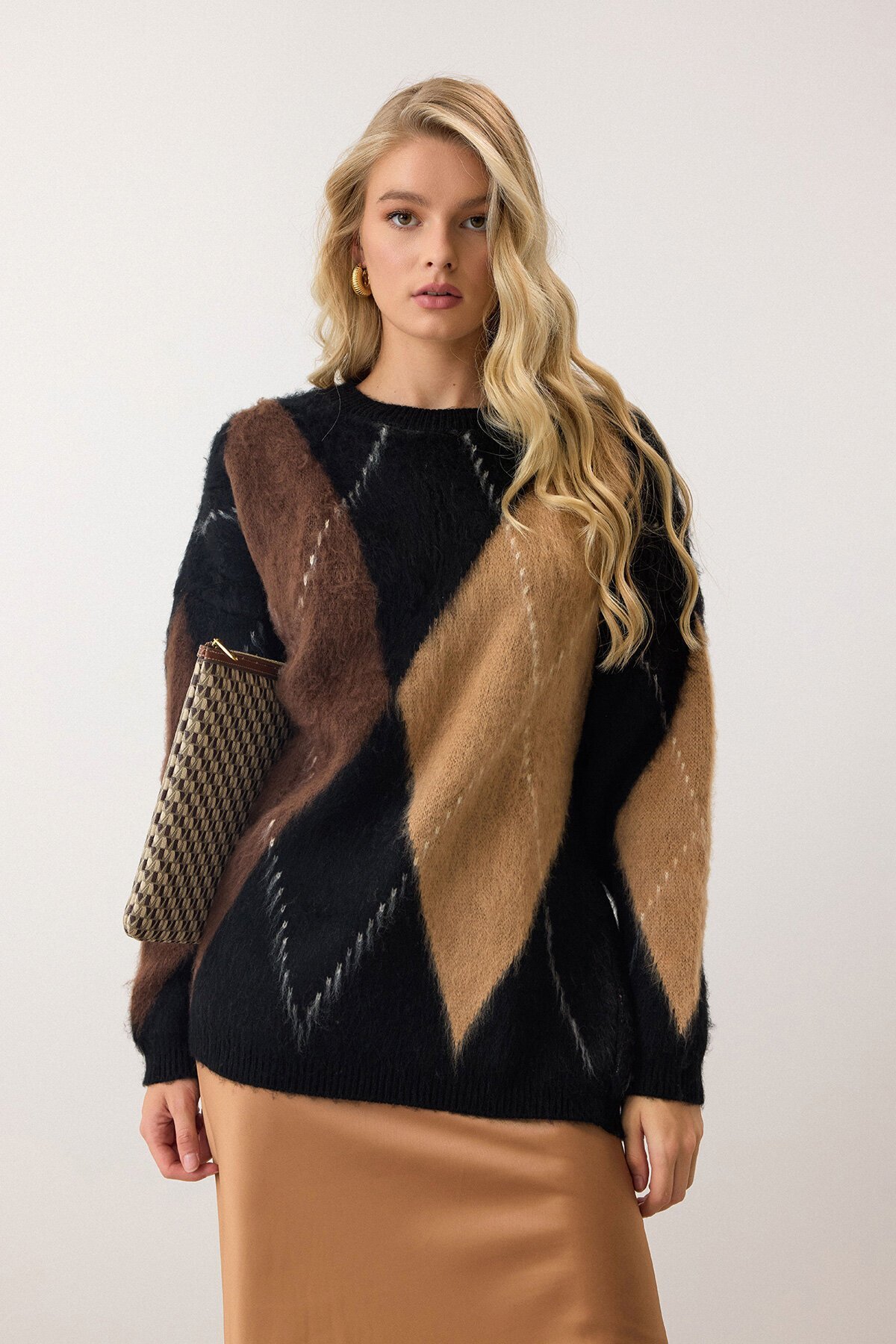 Kahverengi Ekose Desenli Yumuşak Dokulu Oversize Triko Kazak