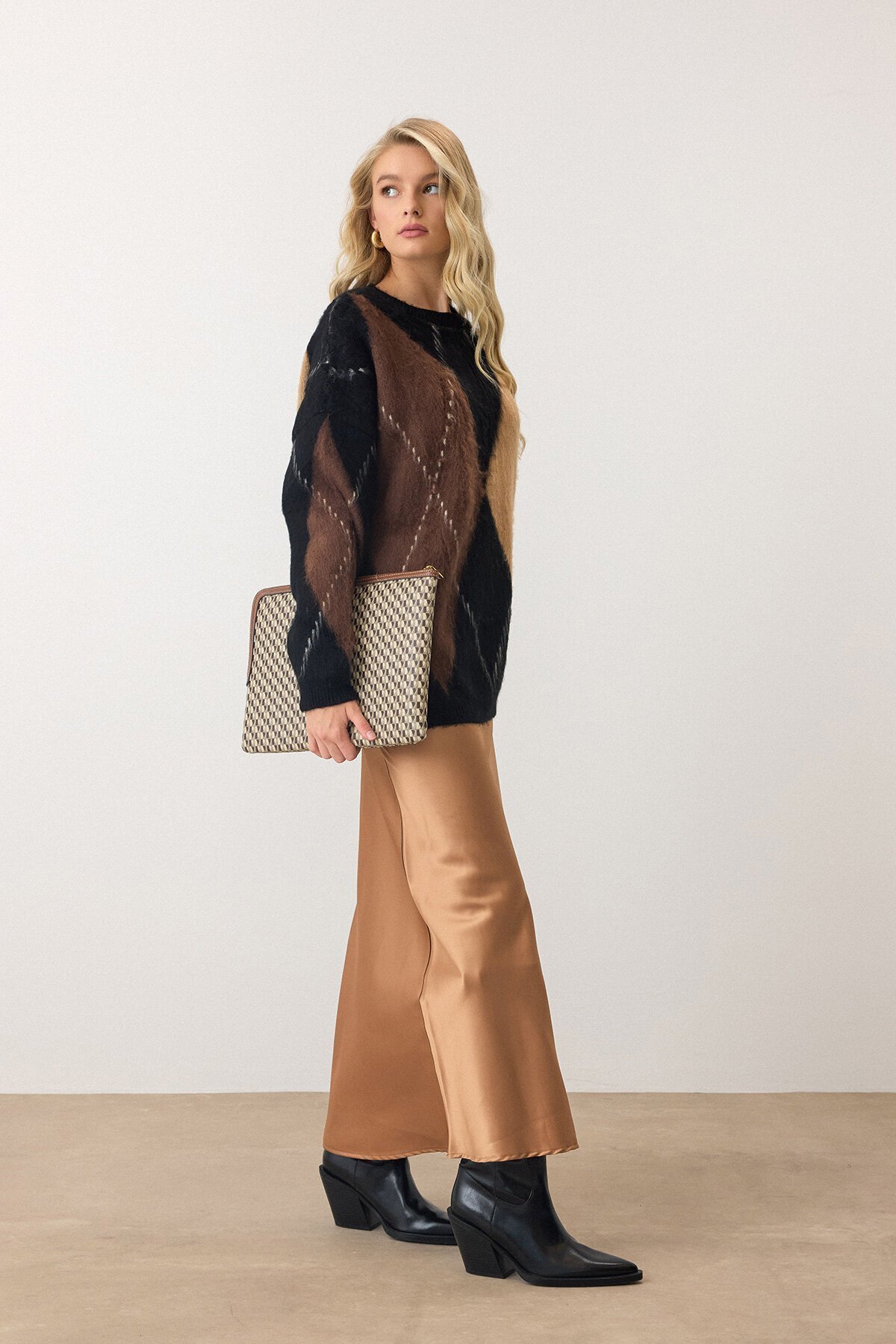 Kahverengi Ekose Desenli Yumuşak Dokulu Oversize Triko Kazak