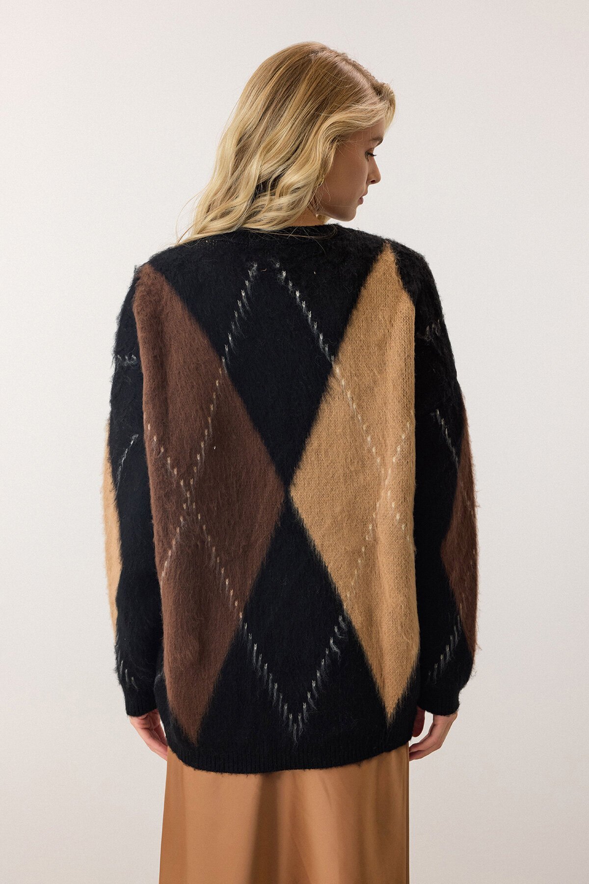 Kahverengi Ekose Desenli Yumuşak Dokulu Oversize Triko Kazak